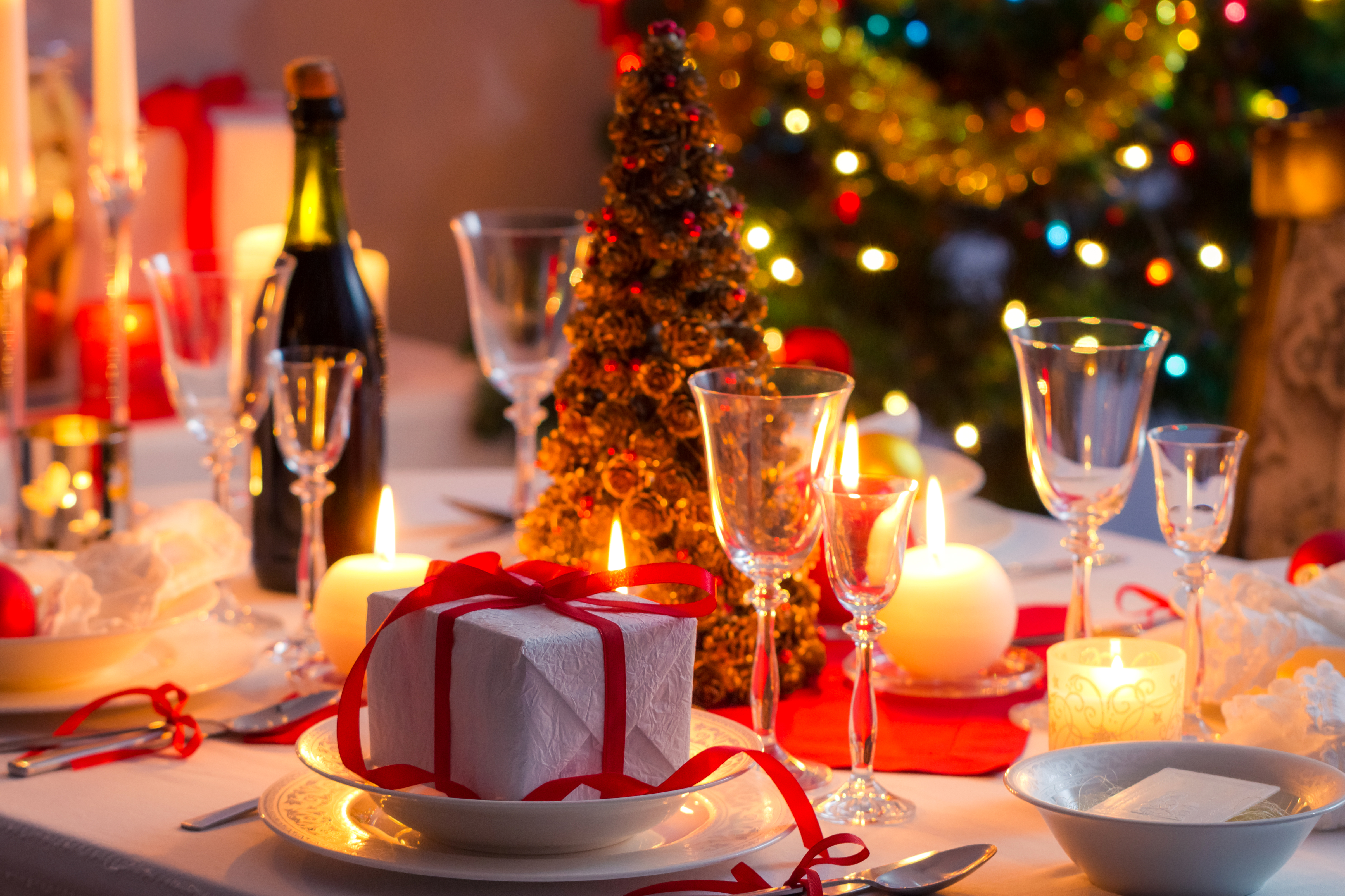 Handy-Wallpaper Feiertage, Weihnachten, Glas, Geschenk, Kerze kostenlos herunterladen.