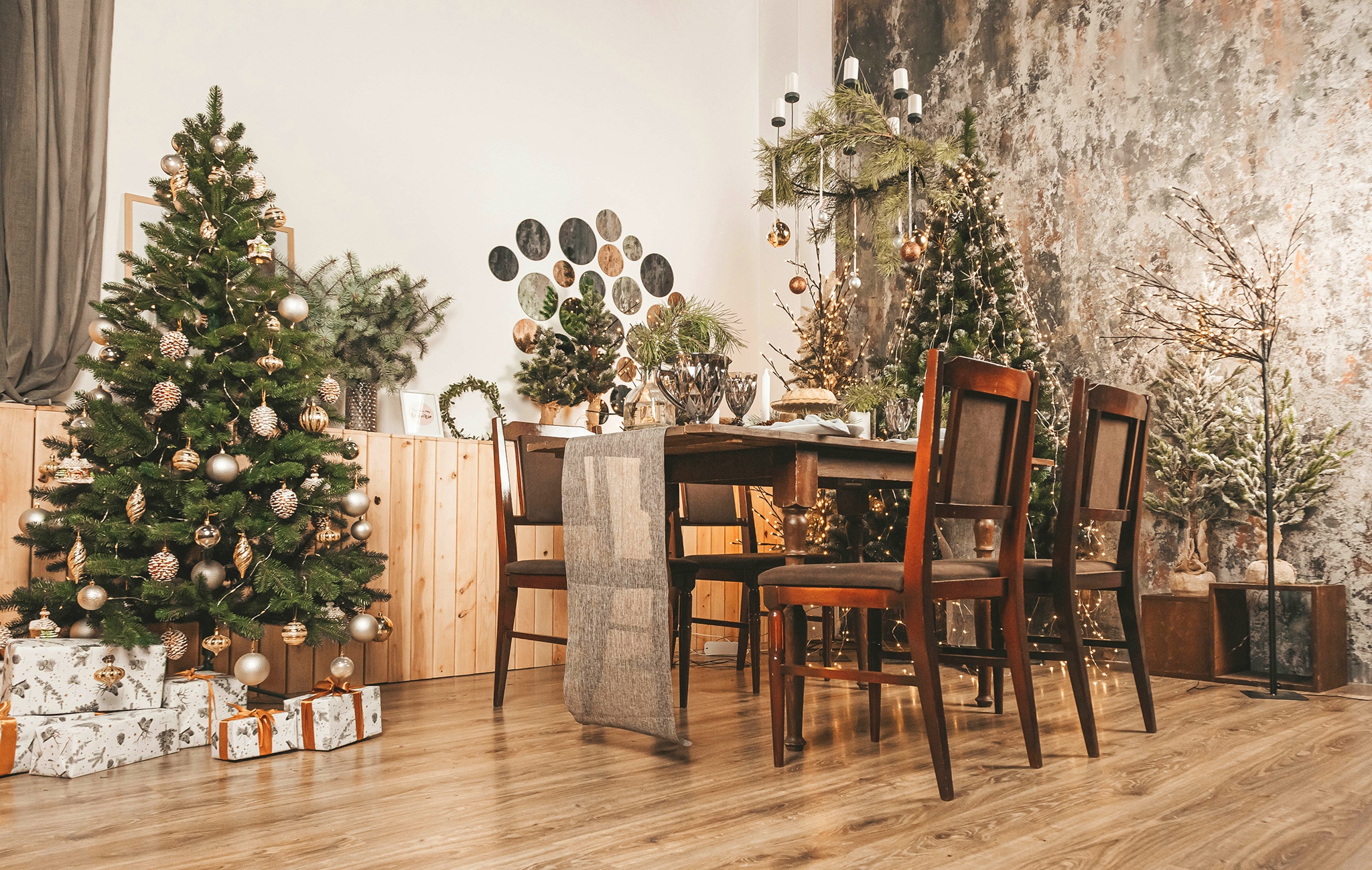Download mobile wallpaper Christmas, Holiday, Room, Gift, Christmas Tree, Christmas Ornaments for free.