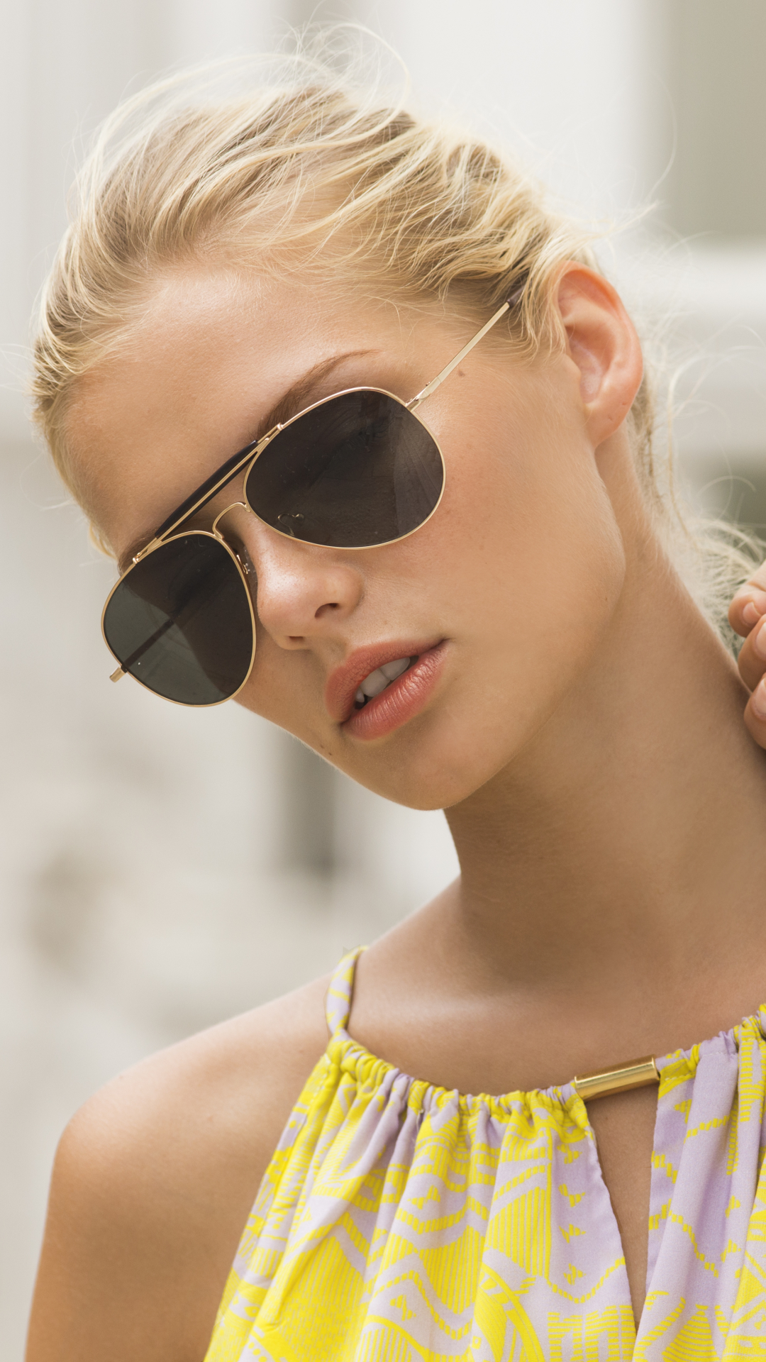 Handy-Wallpaper Blond, Sonnenbrille, Modell, Frauen, Blondinen, Gintare Sudziute kostenlos herunterladen.