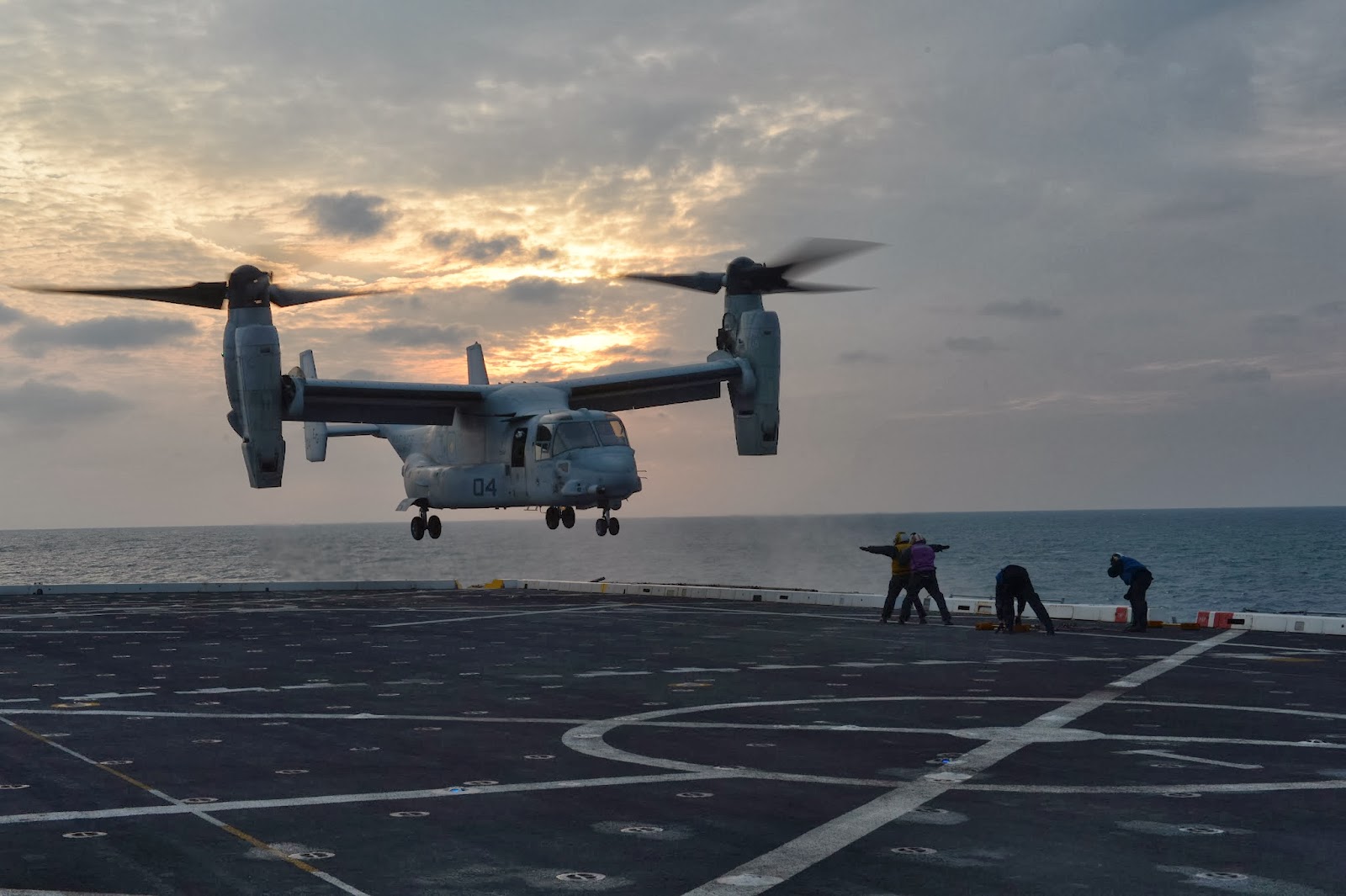 346037 Hintergrundbild herunterladen militär, bell boeing v 22 fischadler, bell boeing, helikopter, marinesoldaten, mv 22 fischadler, marine, uss mesaverde, fahrzeug, militärhubschrauber - Bildschirmschoner und Bilder kostenlos