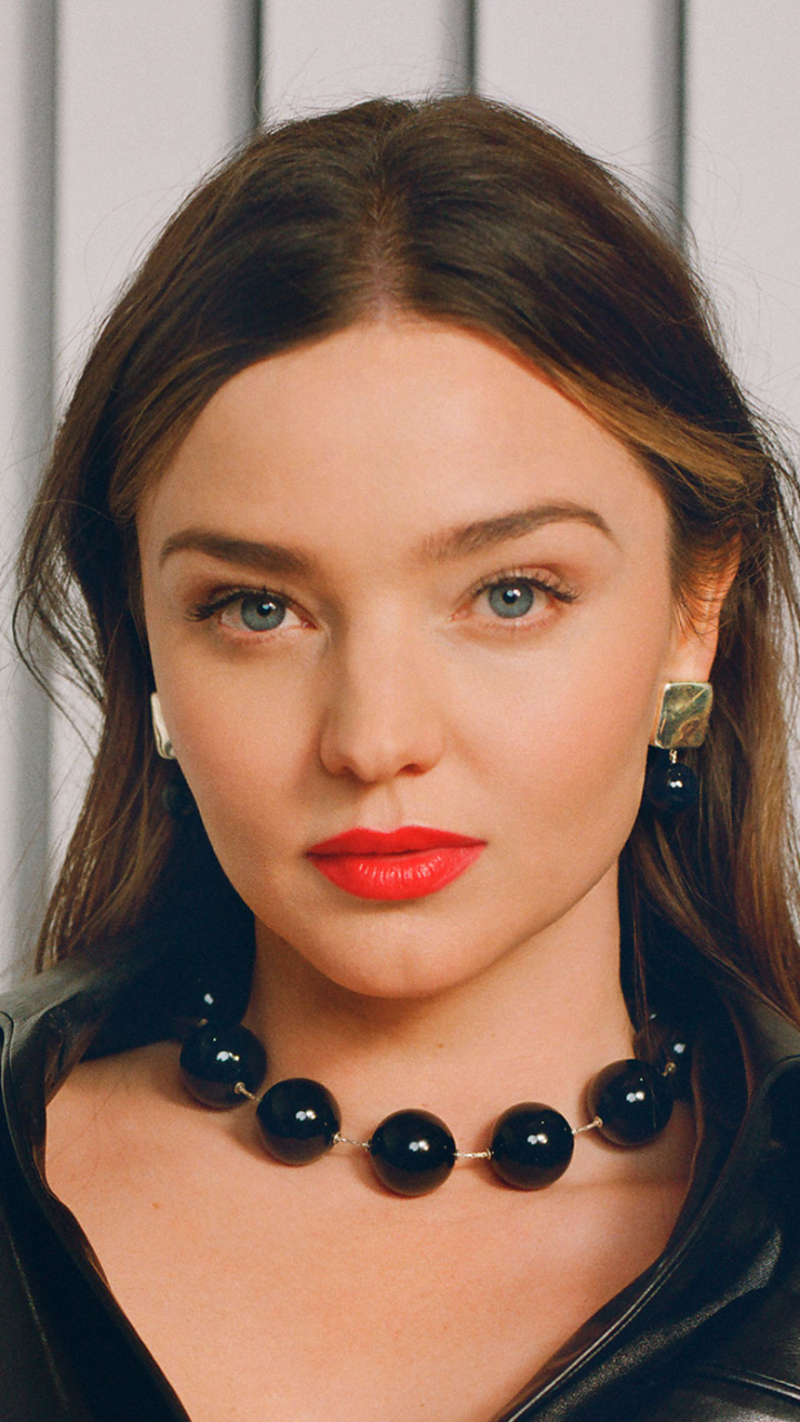 Download mobile wallpaper Brunette, Model, Blue Eyes, Necklace, Celebrity, Lipstick, Miranda Kerr, Australian for free.