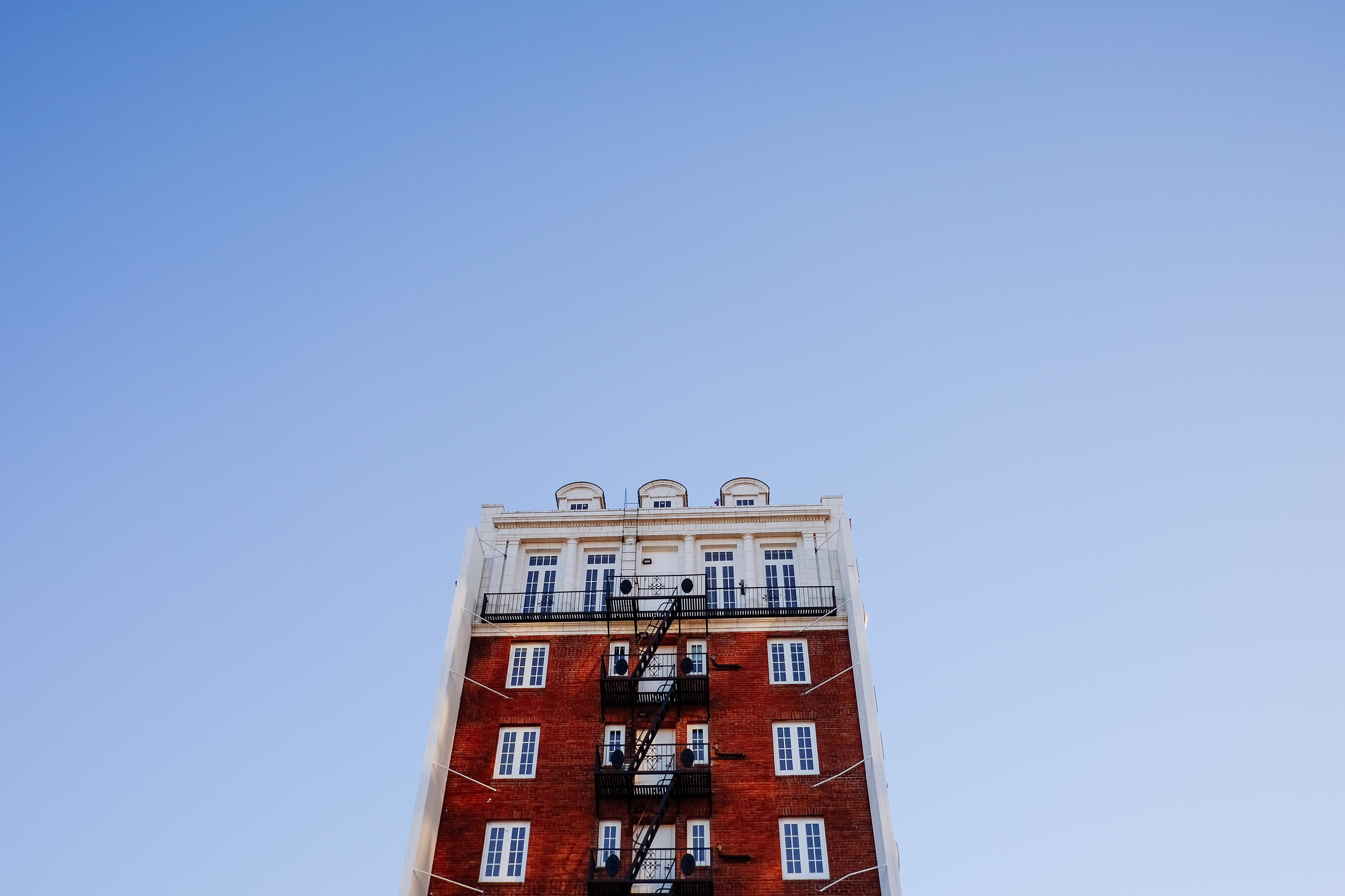 Free download wallpaper Sky, Building, Ladder, Stairs, Minimalism on your PC desktop