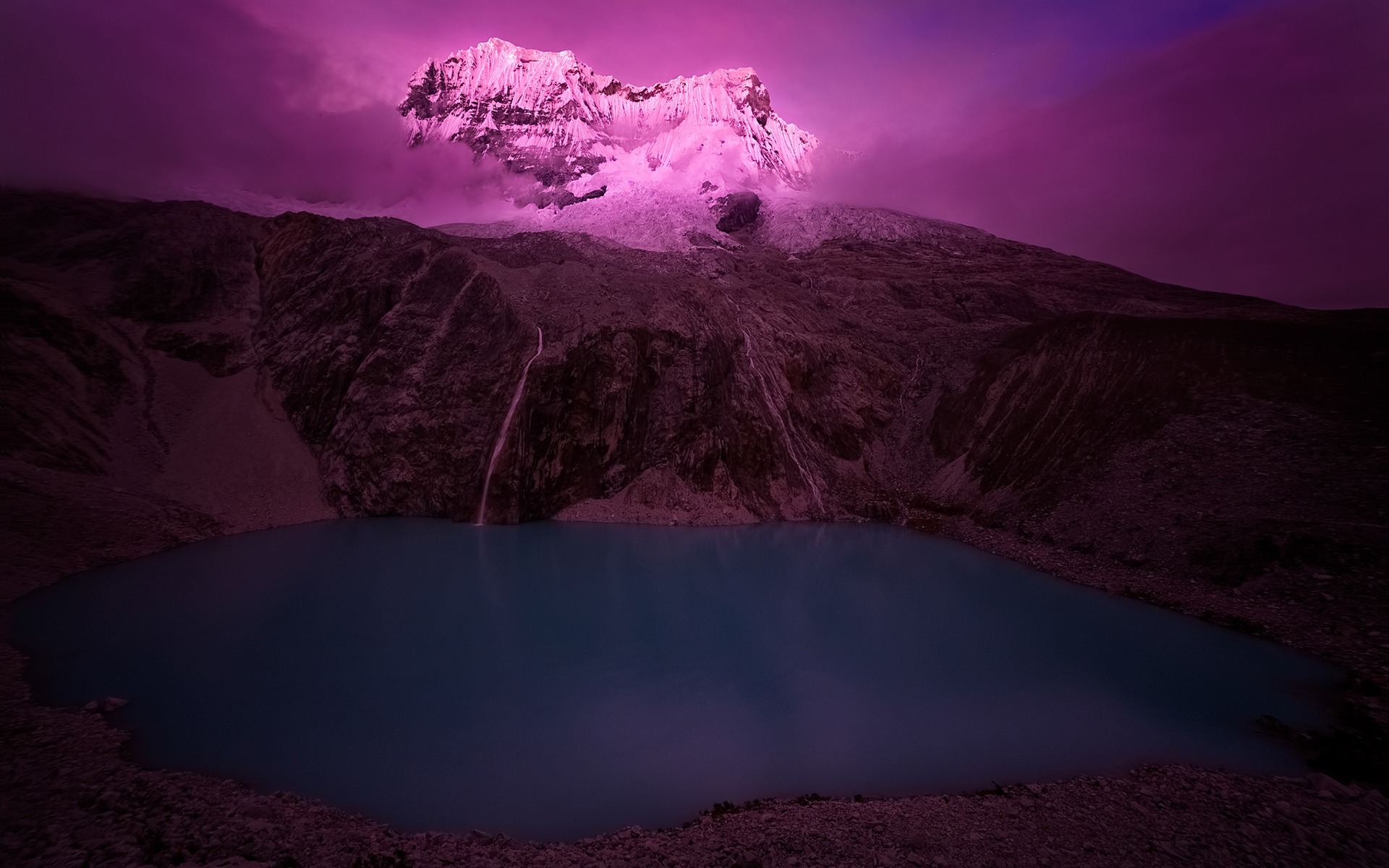 Скачать картинку Закат, Небо, Озера, Гора, Озеро, Пурпурный, Земля/природа в телефон бесплатно.
