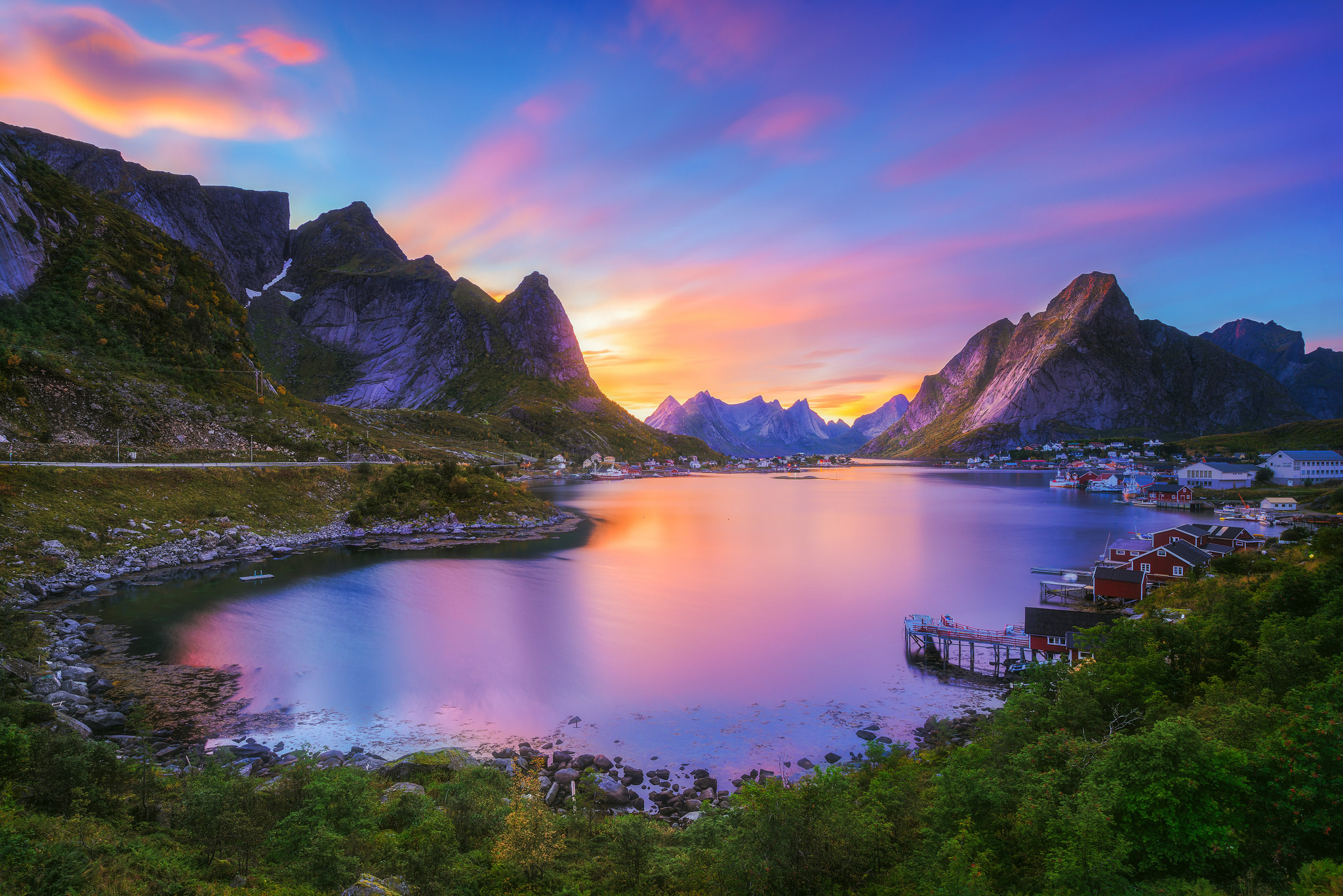 996269 скачать обои рейне, лофотенские острова, фотографии, норвегия, озеро, гора, остров, отражение - заставки и картинки бесплатно