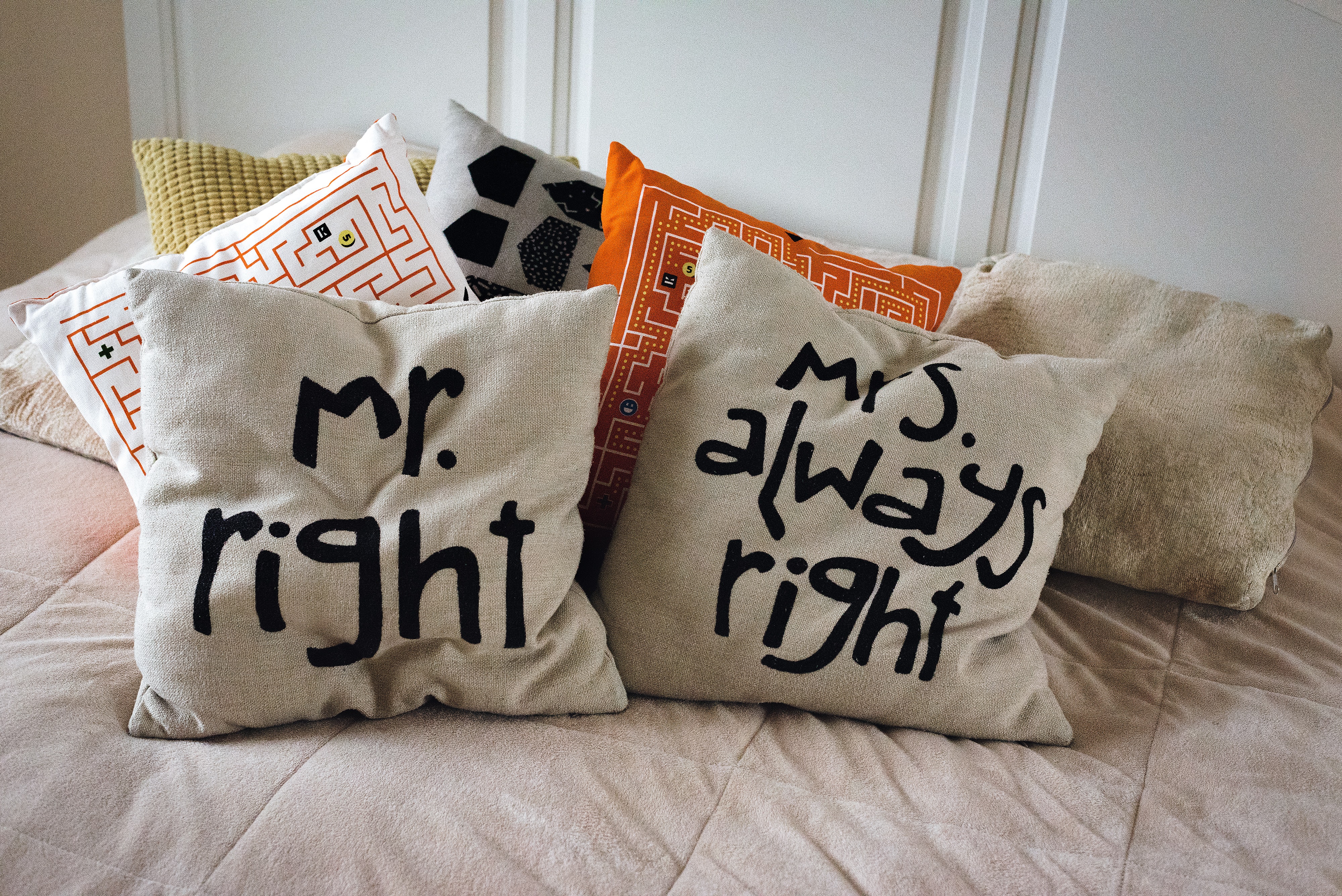 words, inscription, pillow, coziness, comfort QHD