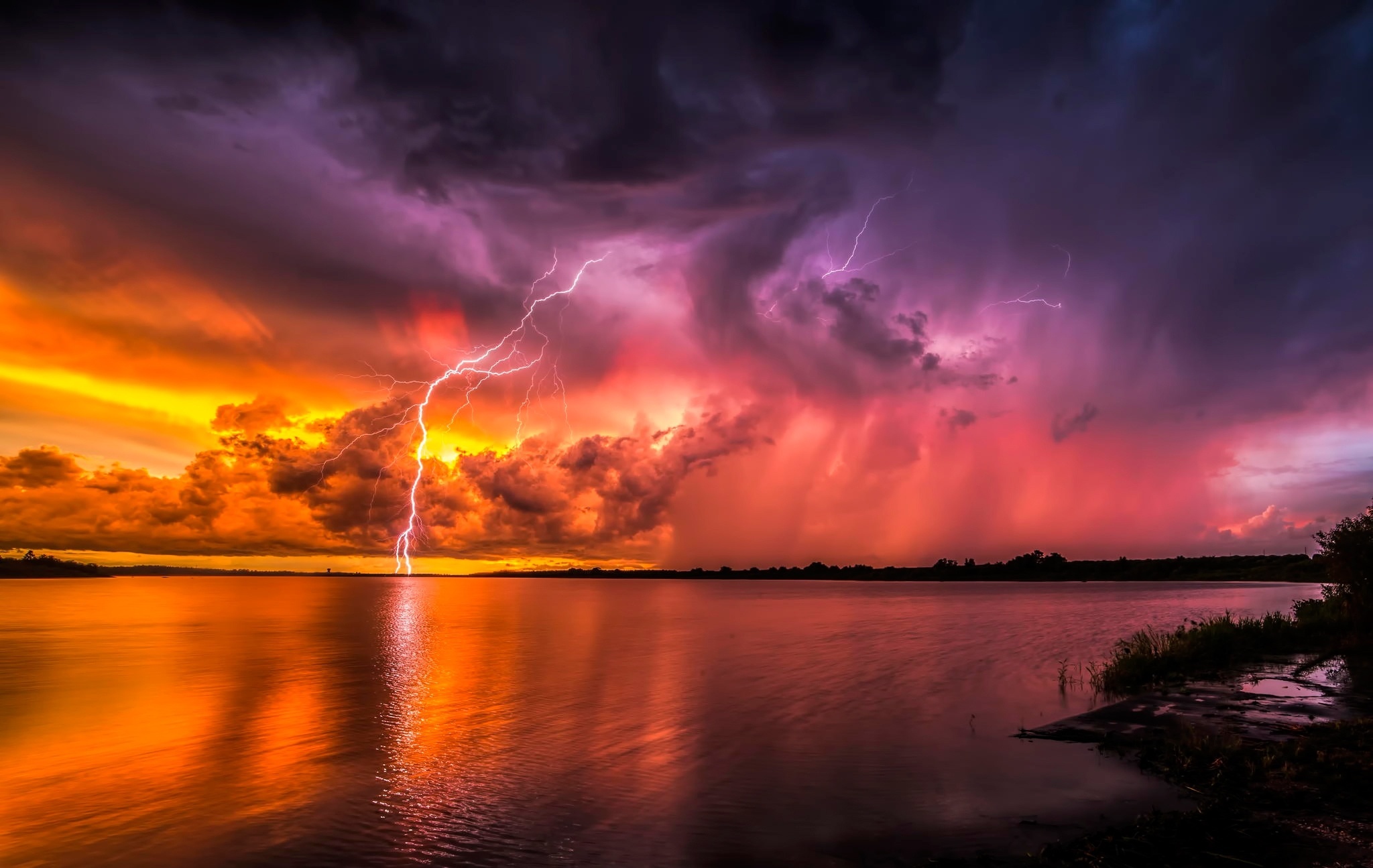 Free download wallpaper Sunset, Sky, Lightning, Ocean, Earth, Storm, Cloud, Photography on your PC desktop