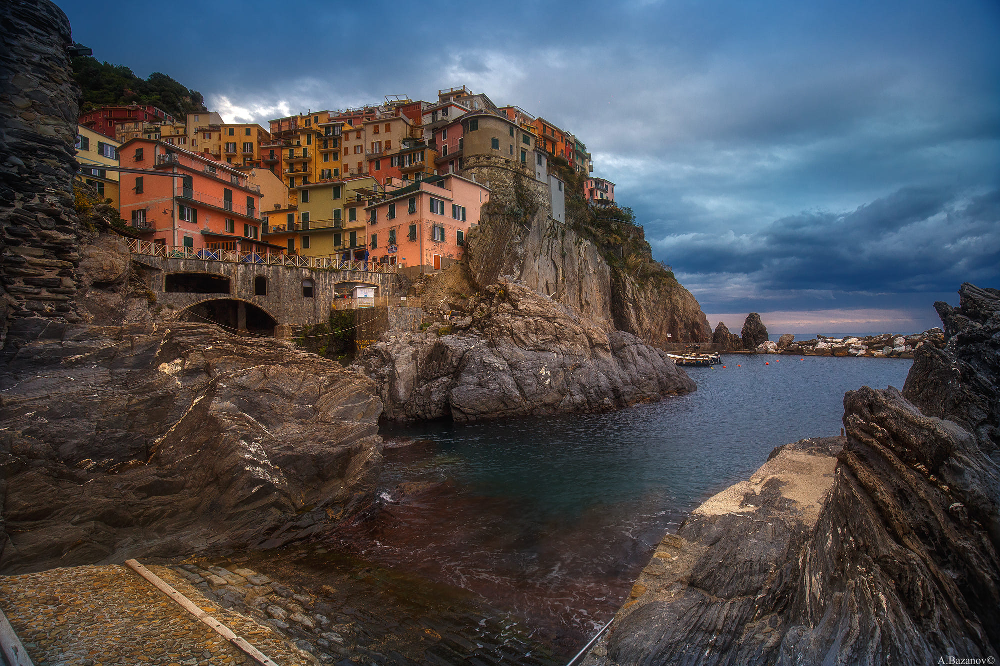 Free download wallpaper Italy, Ocean, House, Village, Colors, Manarola, Man Made, Towns on your PC desktop