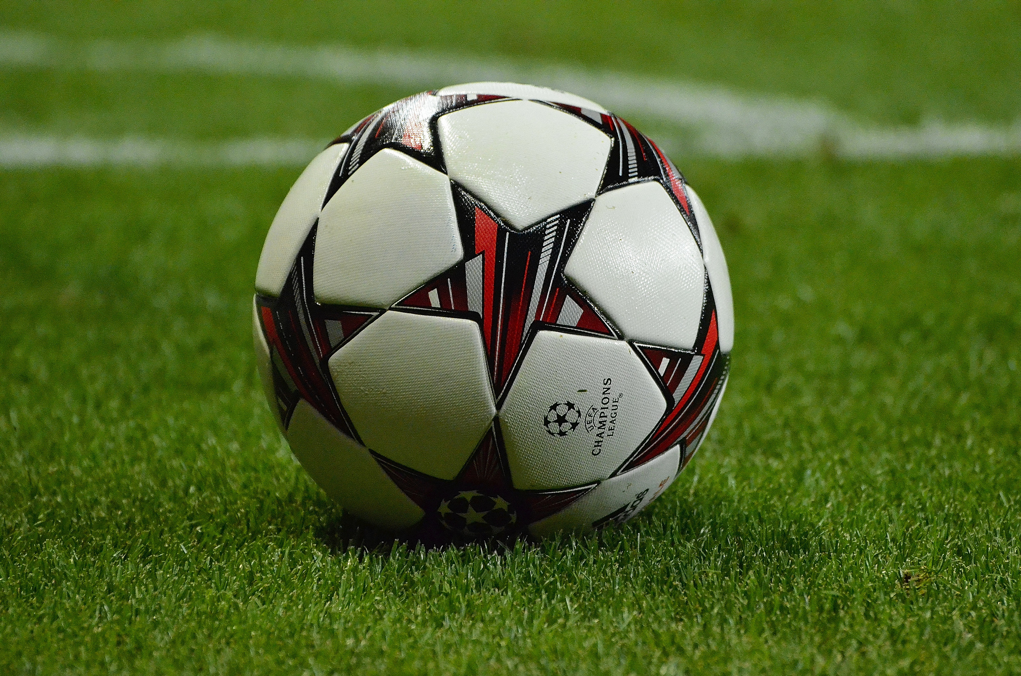 Laden Sie das Sport, Fußball, Ball, Gras-Bild kostenlos auf Ihren PC-Desktop herunter