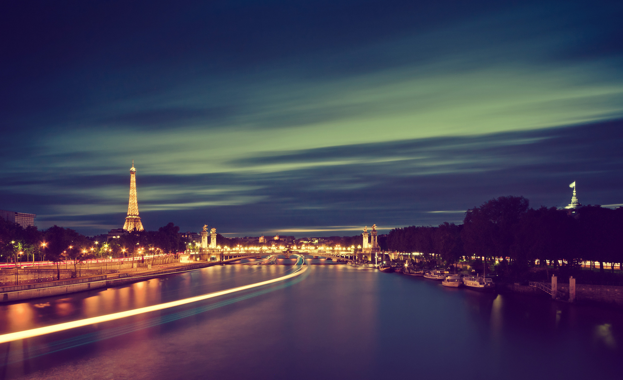 Скачать картинку Франция, Города, Сделано Человеком, Париж, Эйфелева Башня в телефон бесплатно.