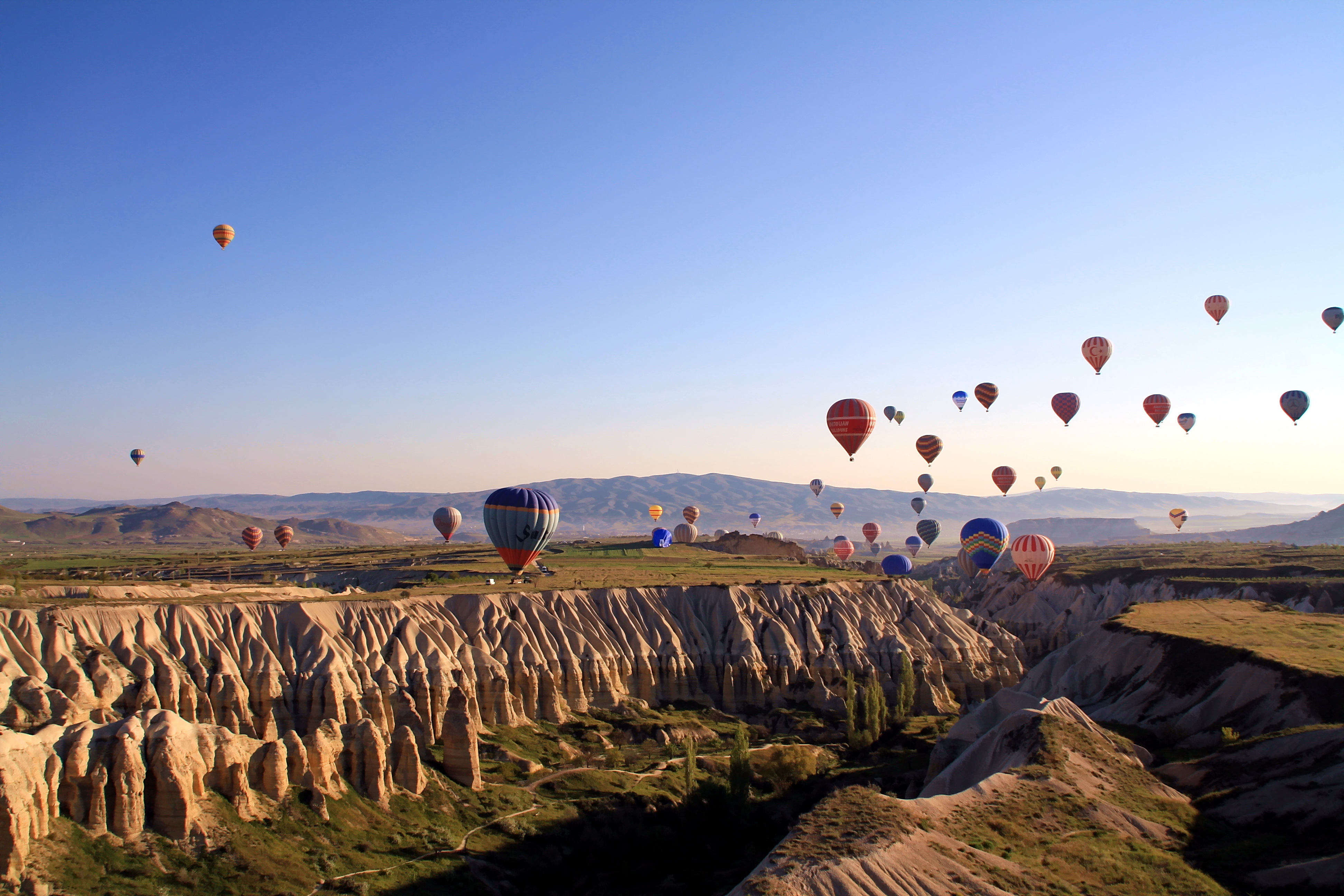 20829 Hintergrundbild herunterladen landschaft, mountains, luftballons - Bildschirmschoner und Bilder kostenlos
