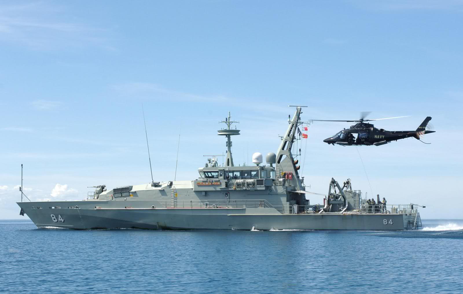 370198 Hintergrundbild herunterladen militär, hmas larrakia (acpb 84), helikopter, patrouillenboot, kriegsschiff, kriegsschiffe - Bildschirmschoner und Bilder kostenlos