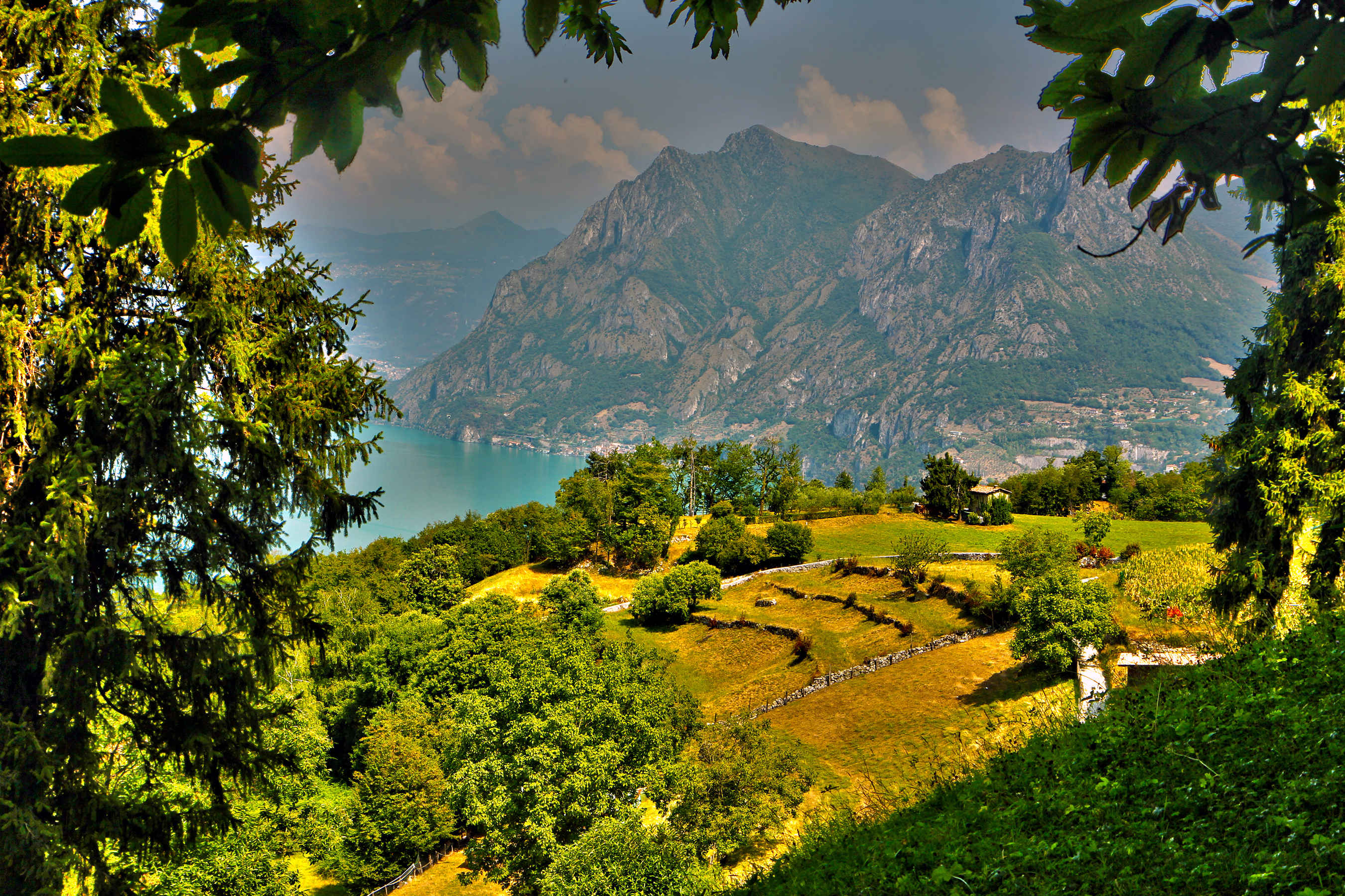 776089 завантажити картинку італія, земля, пейзаж, зелений, ломбардія, гора, дерево - шпалери і заставки безкоштовно