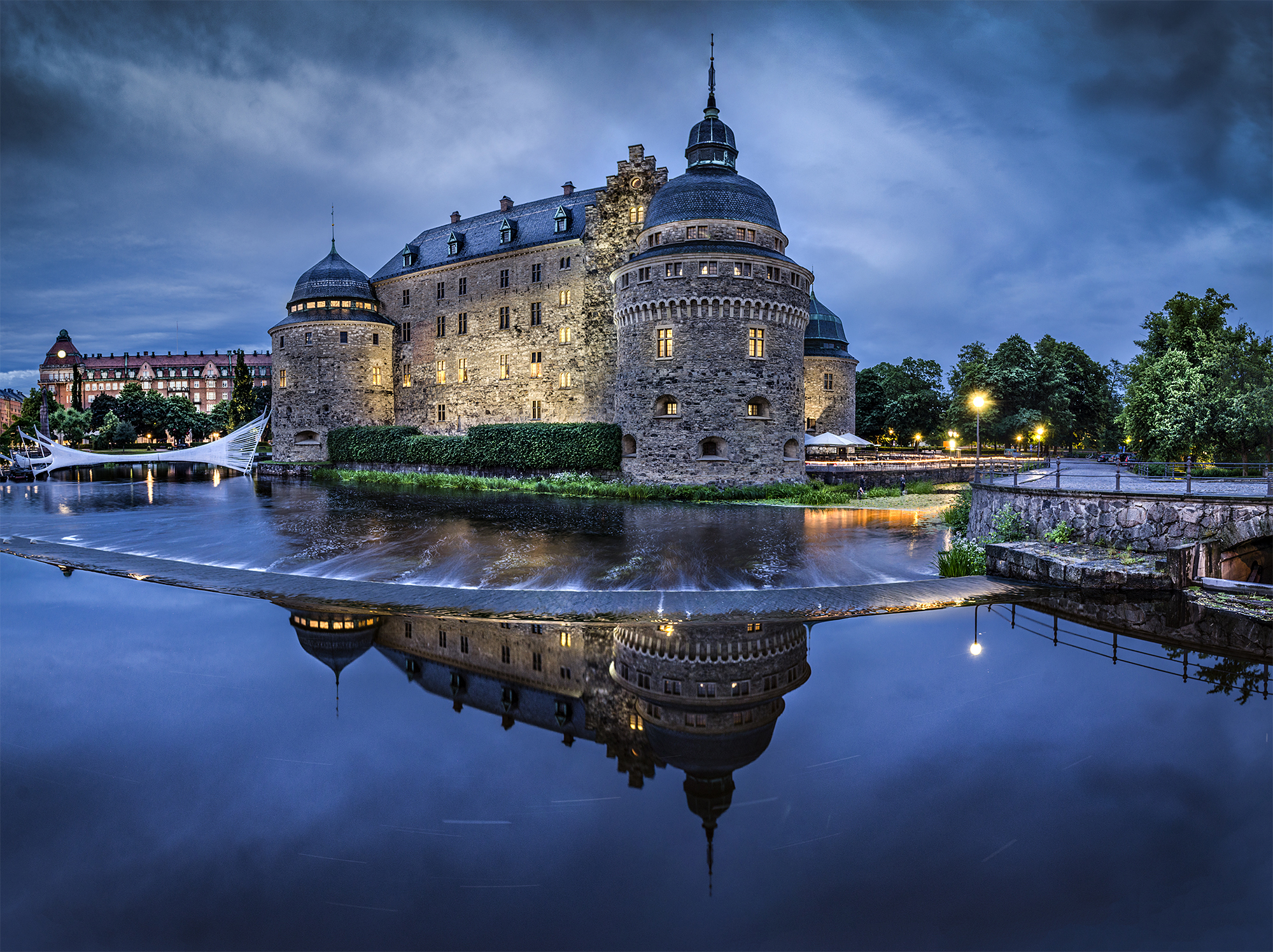 318449壁紙のダウンロードマンメイド, オレブロ城, 城, 夜, 反射, 風光明媚な, スウェーデン-スクリーンセーバーと写真を無料で