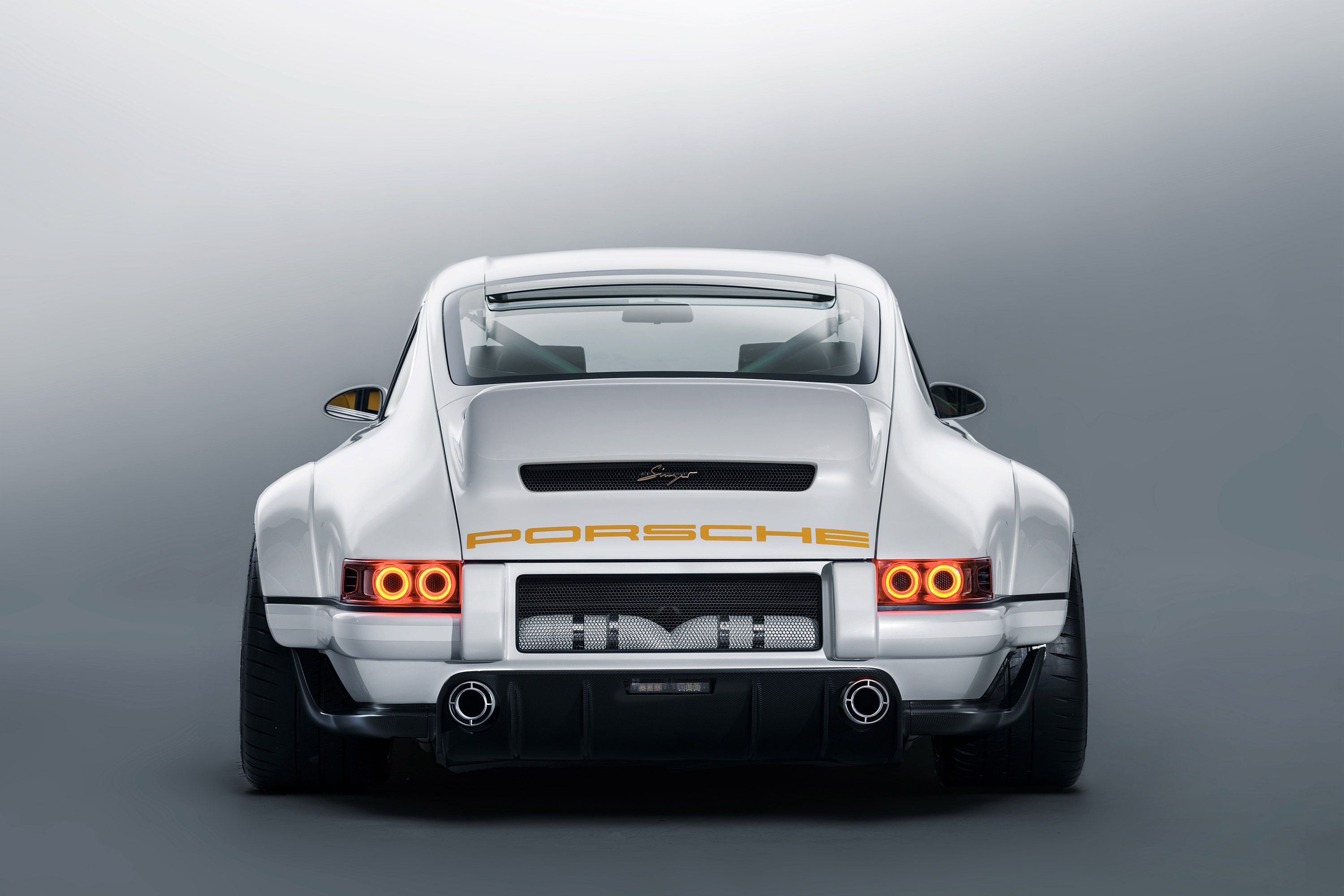 Descarga gratuita de fondo de pantalla para móvil de Porsche, Coche, Cantante, Vehículos, Coche Blanco, Porsche 911 Dls.