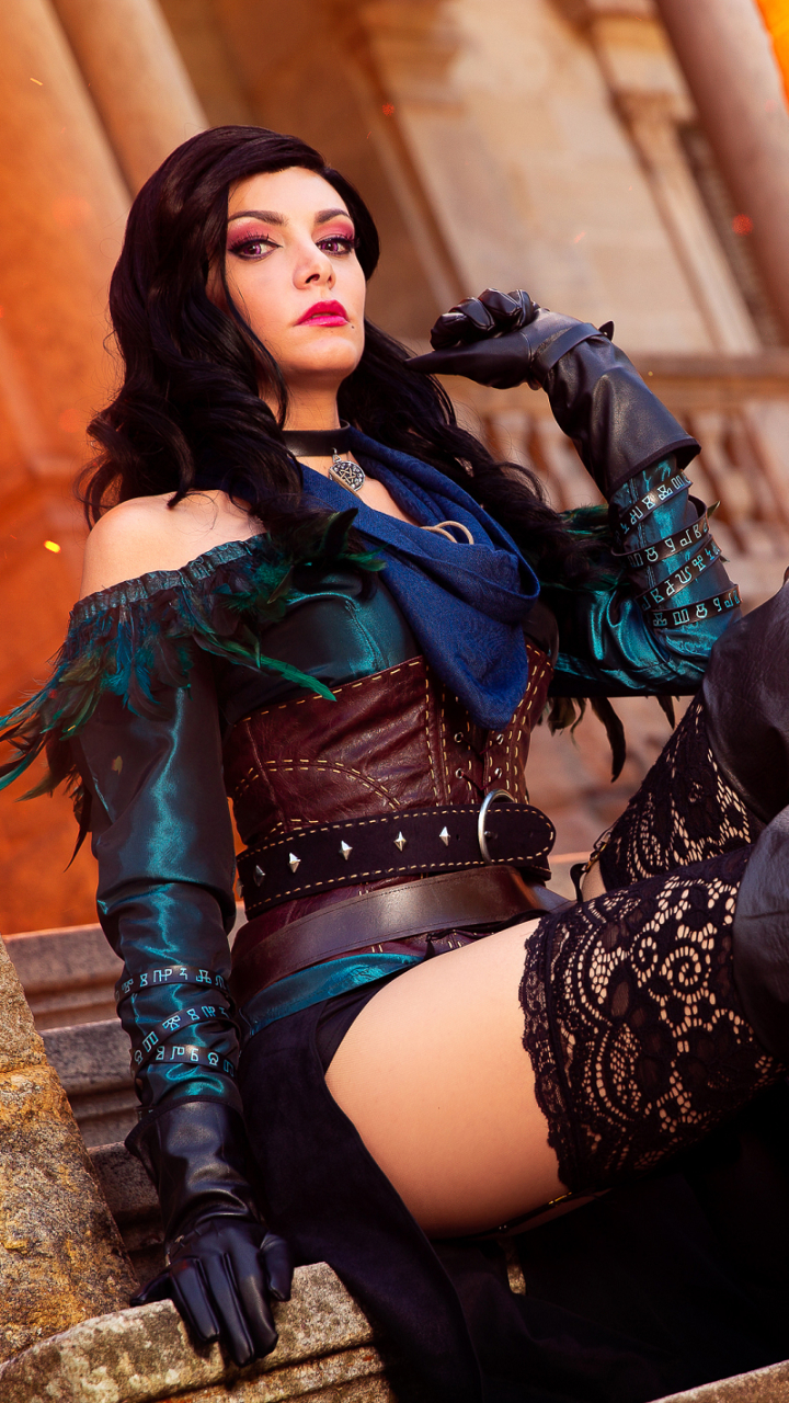 Download mobile wallpaper Glove, Women, The Witcher, Cosplay, Yennefer Of Vengerberg for free.