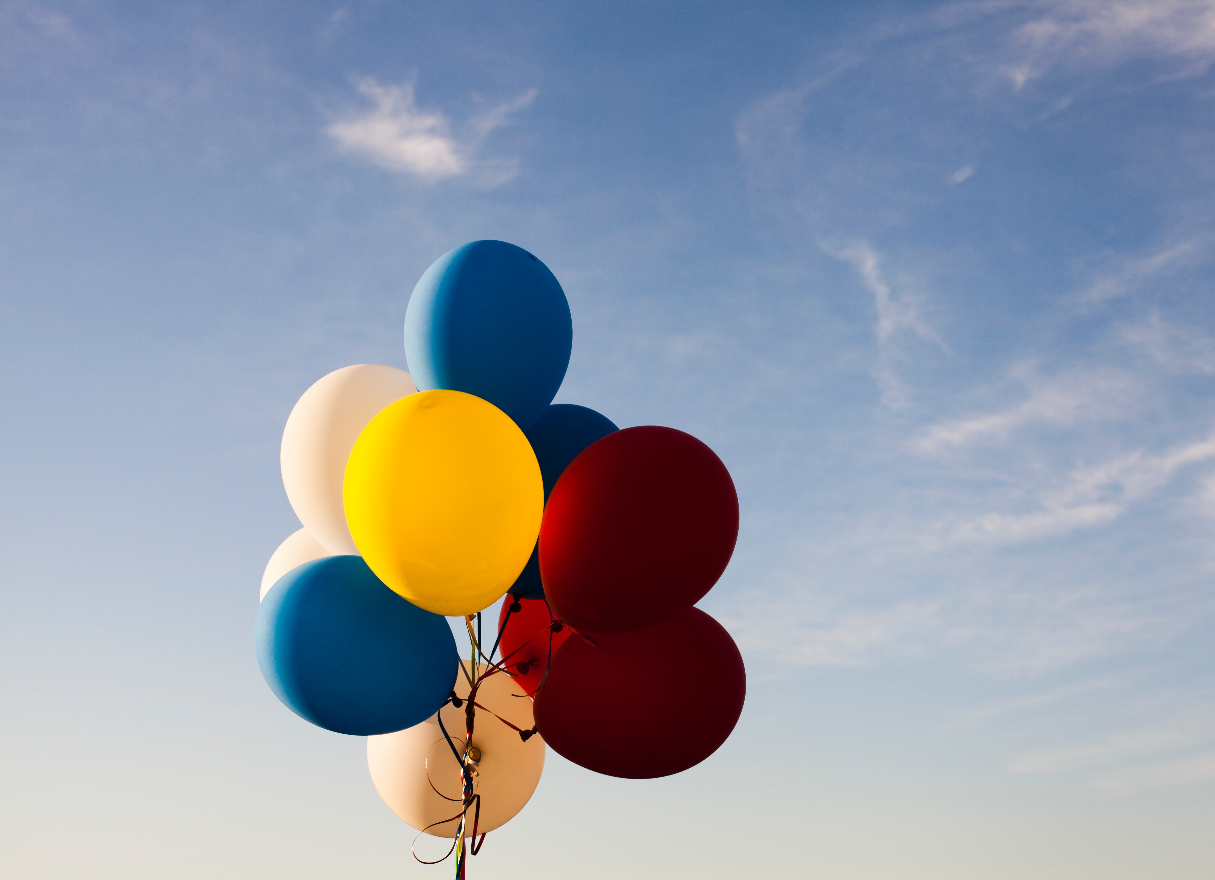 100907 скачать картинку воздушные шары, разноцветный, небо, разное, легкость - обои и заставки бесплатно