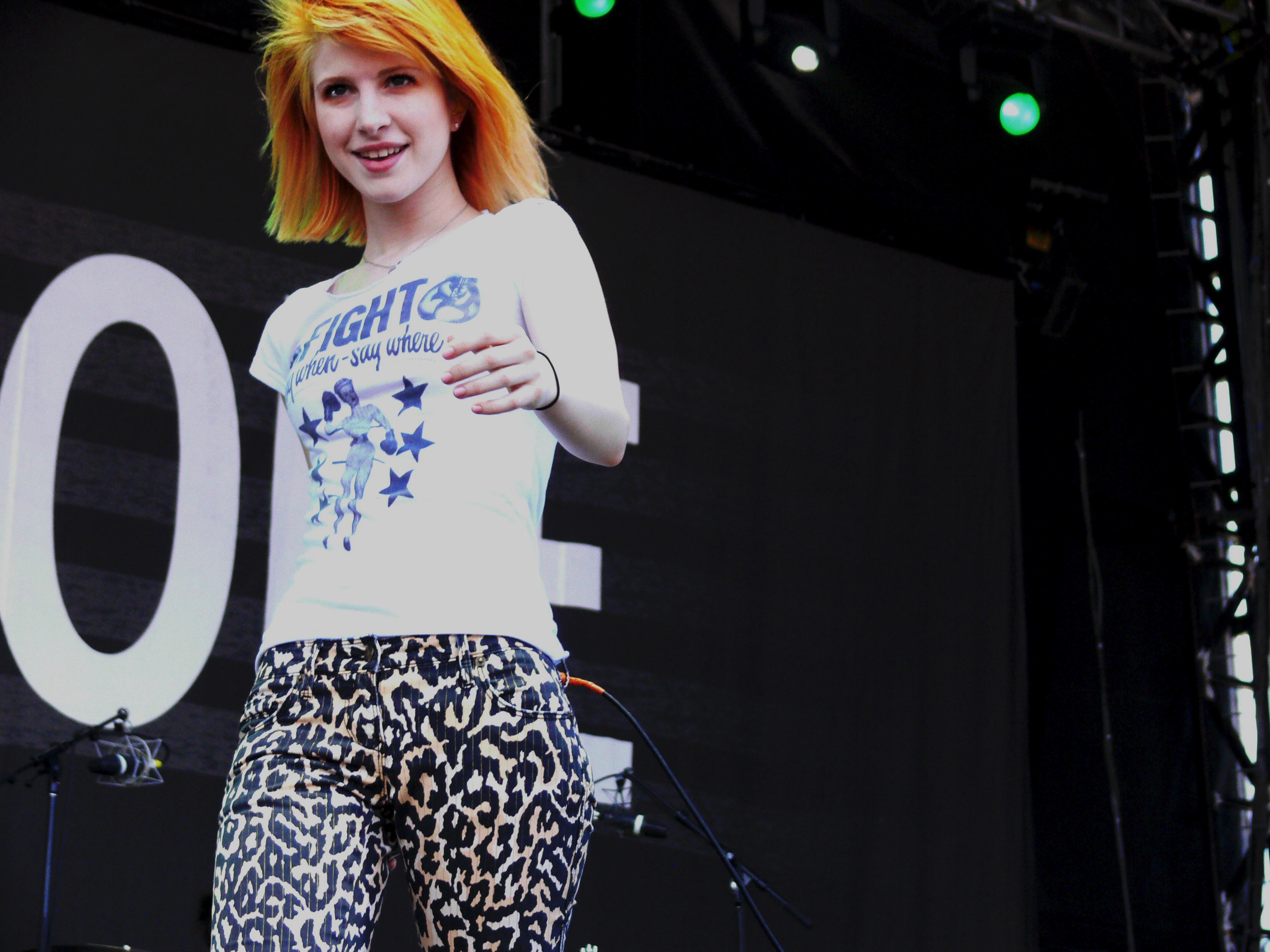 Download mobile wallpaper Music, Hayley Williams for free.