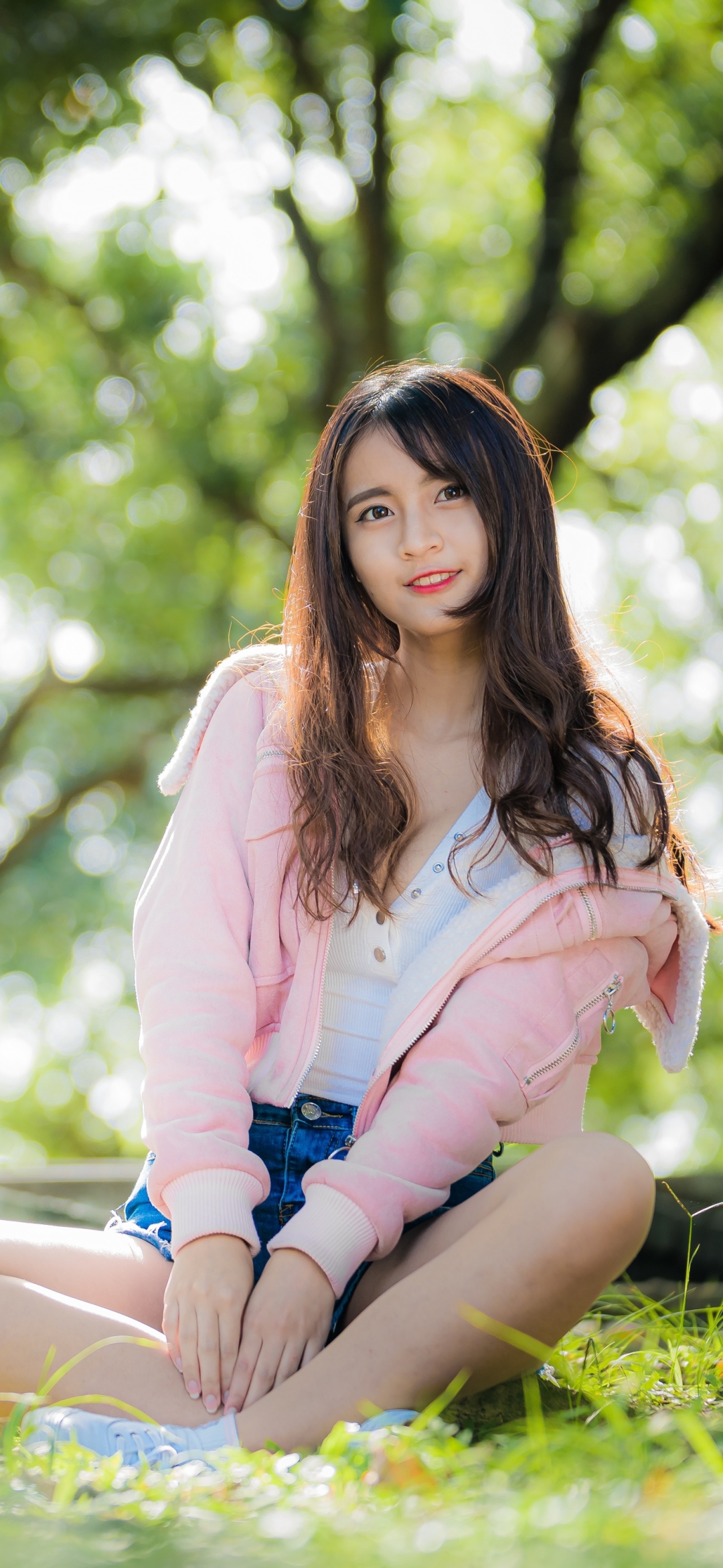 Download mobile wallpaper Smile, Bokeh, Brunette, Model, Women, Asian, Long Hair, Depth Of Field for free.