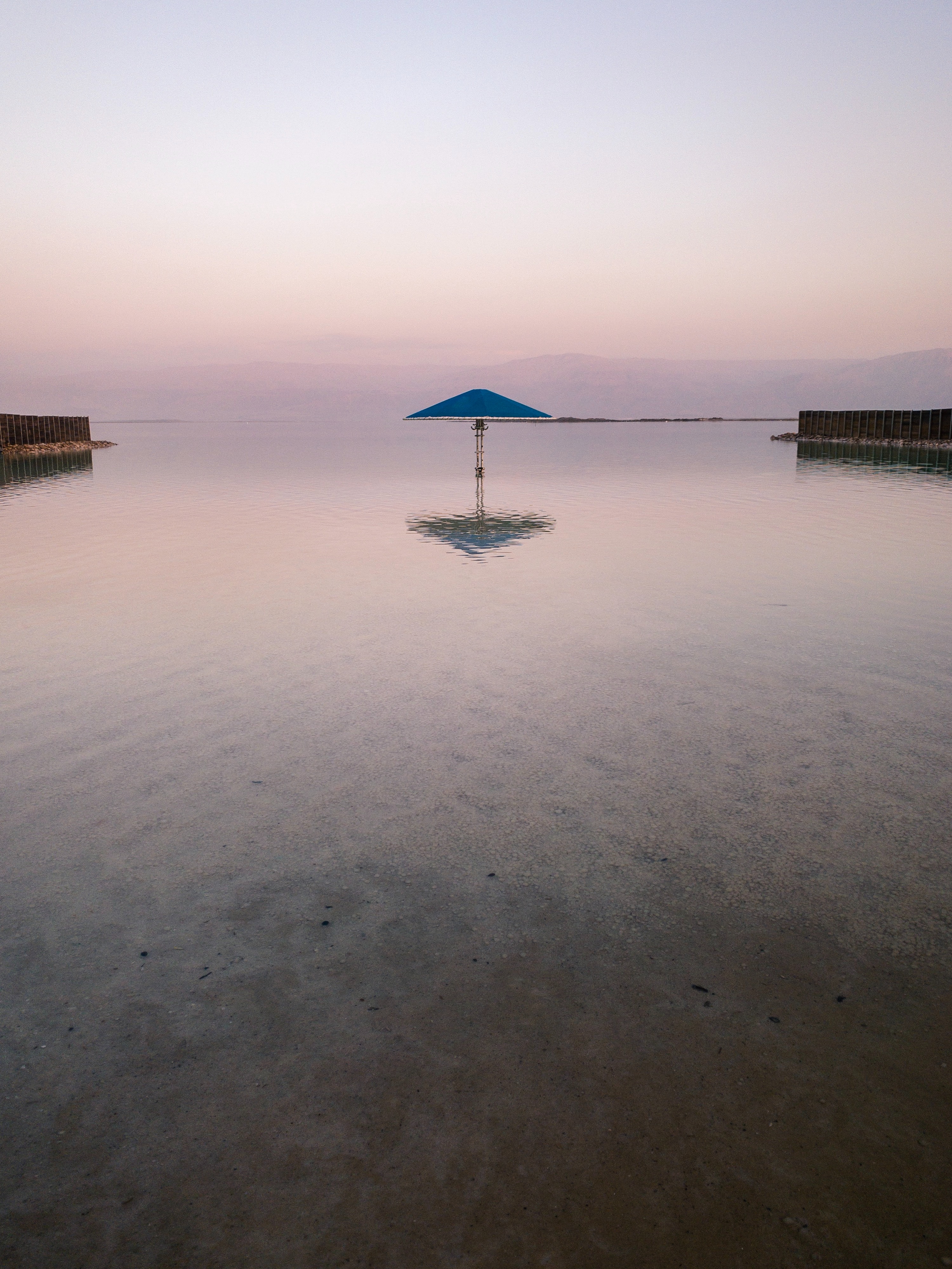 Download mobile wallpaper Sea, Nature, Reflection, Umbrella, Water, Beach for free.