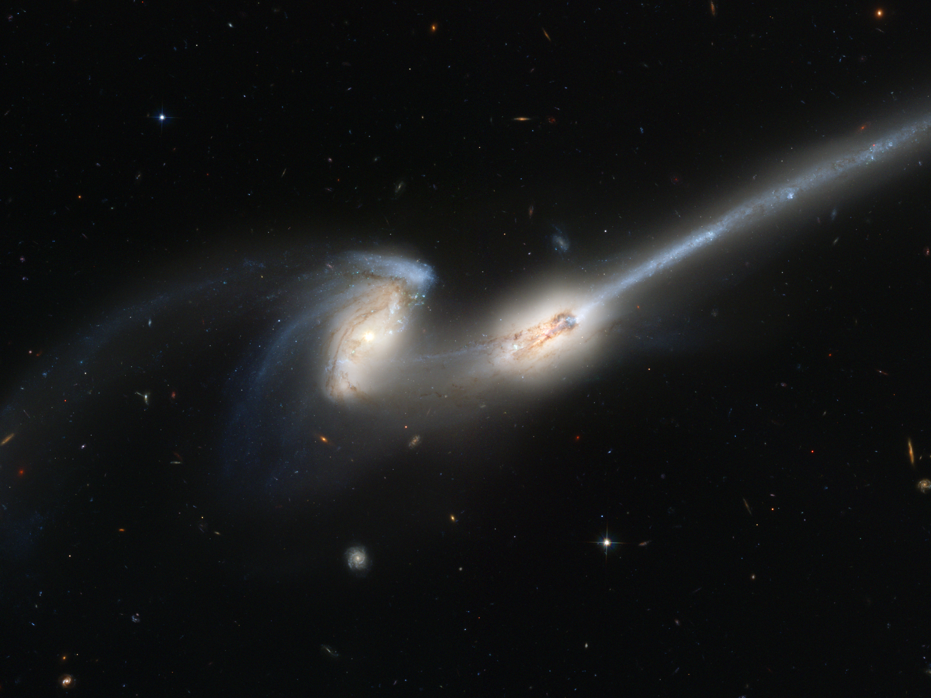64184 скачать обои космос, галактика, звезды, спирали, скопление, mice galaxies, ngc 4676, галактики мышки - заставки и картинки бесплатно