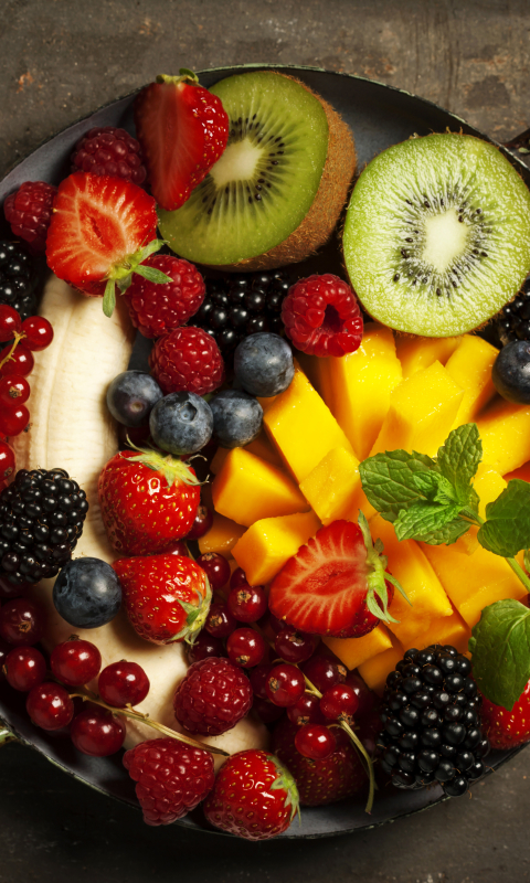 1134168 Hintergrundbild herunterladen nahrungsmittel, frucht, blaubeere, heidelbeere, banane, erdbeere, mango, johannisbeeren, beere, kiwi, brombeere, früchte - Bildschirmschoner und Bilder kostenlos