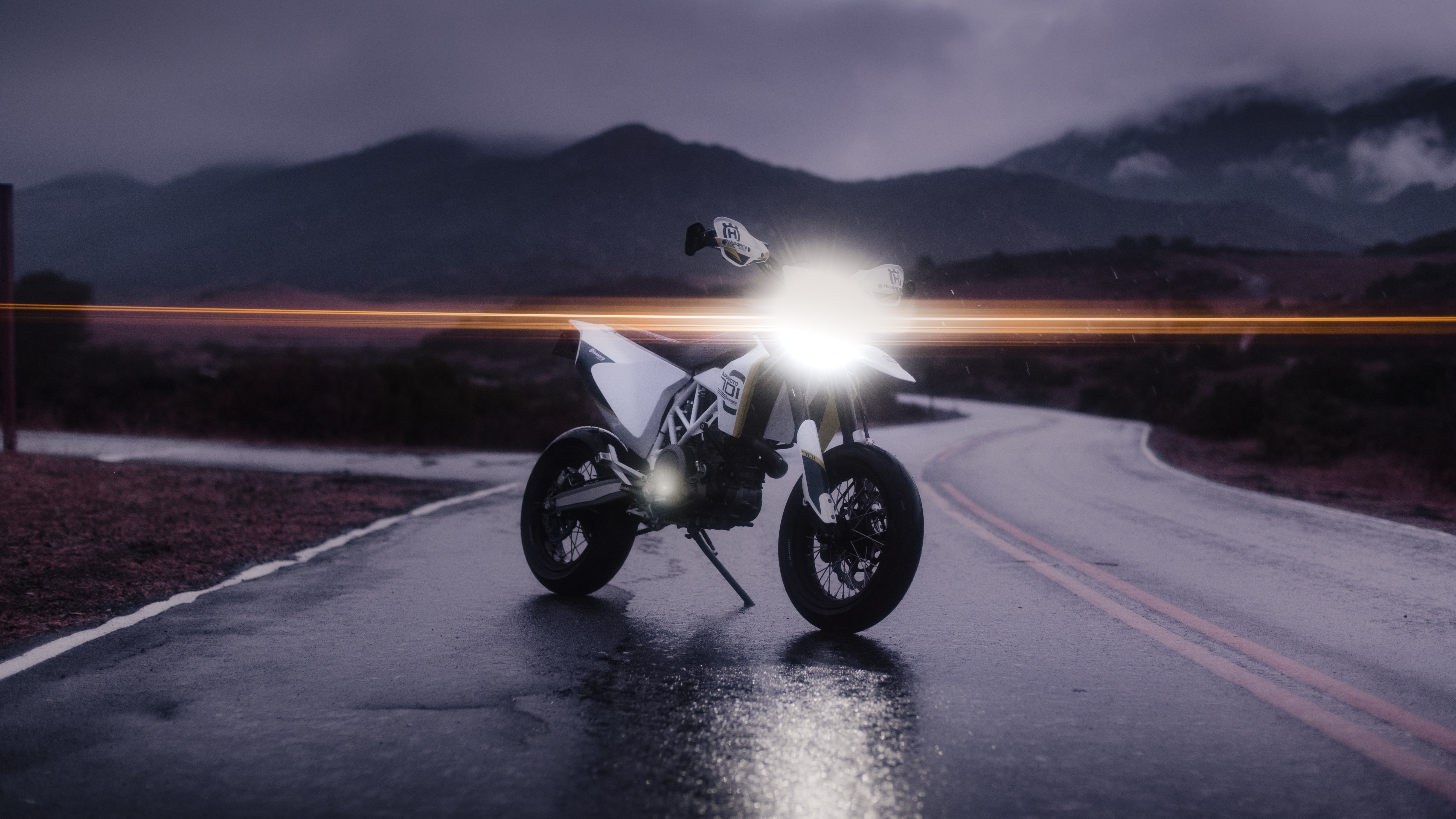 76281 descargar fondo de pantalla motocicletas, blanco, brillar, luz, camino, motocicleta, bicicleta, husqvarna 701, husqvarna: protectores de pantalla e imágenes gratis