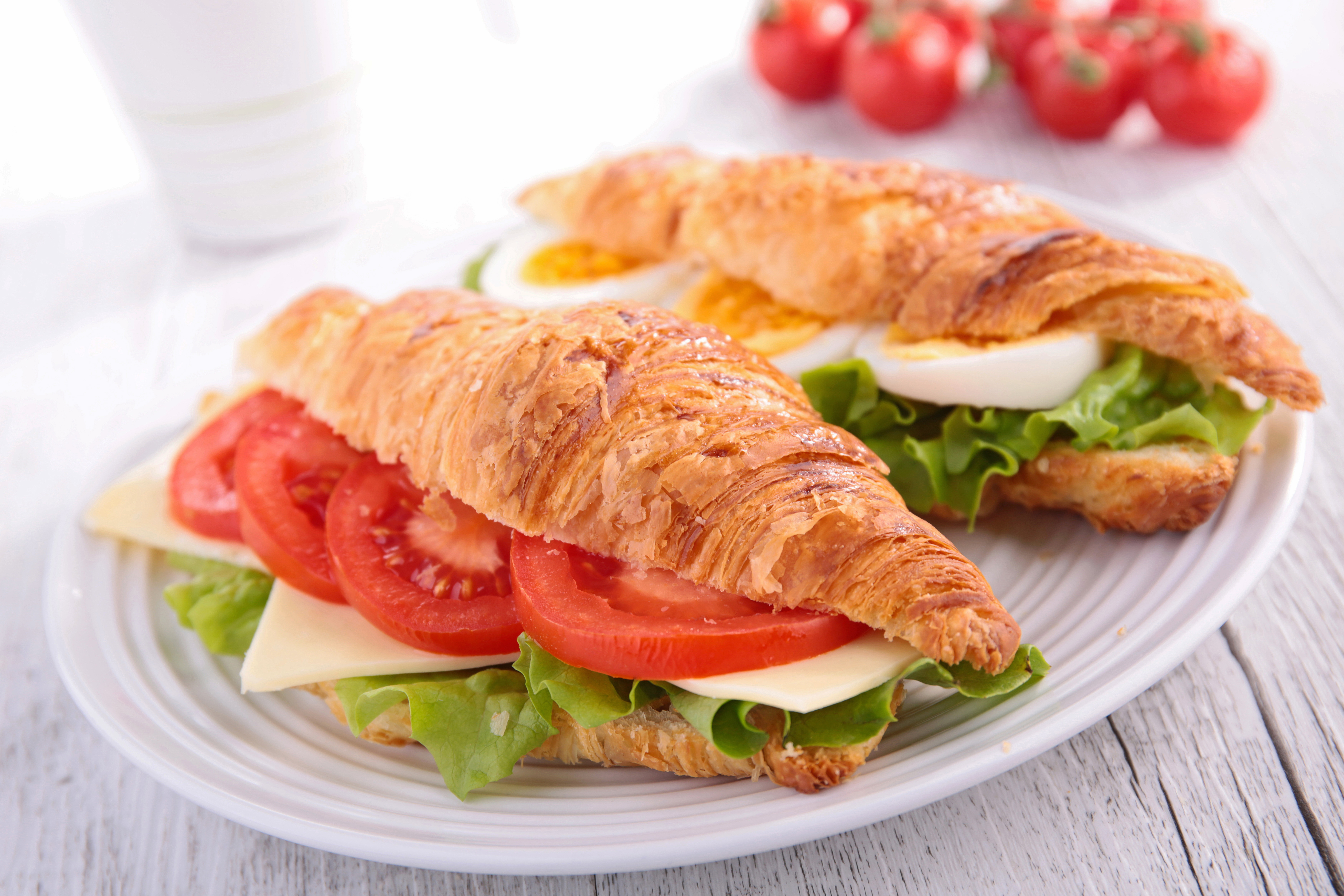 Téléchargez des papiers peints mobile Nourriture, Oeuf, Croissant, Salade, Tomate, Sandwich gratuitement.