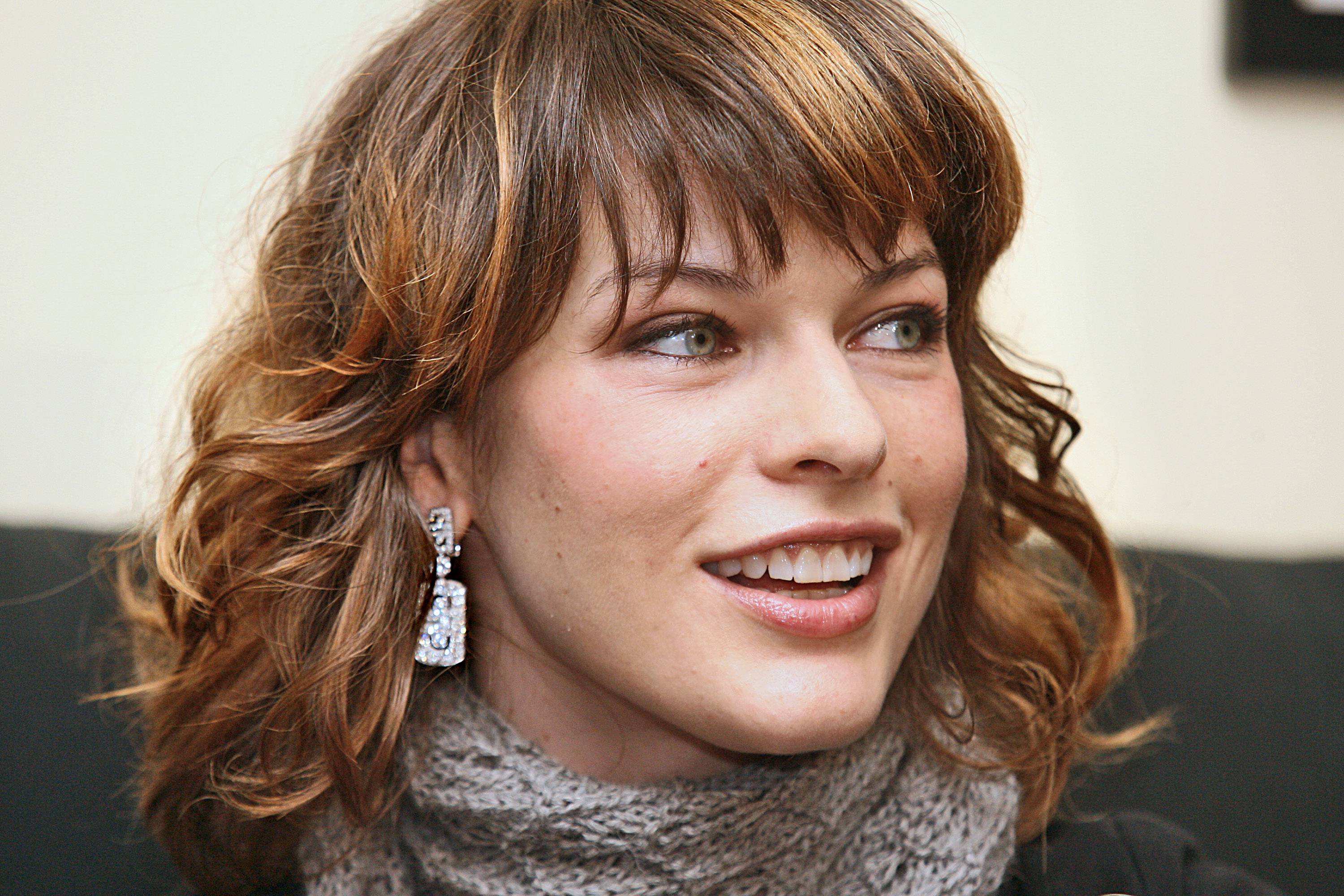 Laden Sie das Milla Jovovich, Berühmtheiten-Bild kostenlos auf Ihren PC-Desktop herunter