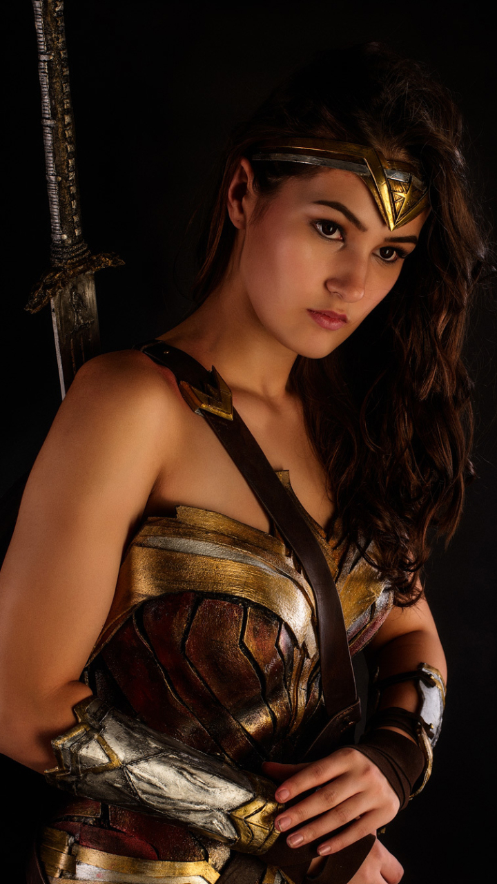 Handy-Wallpaper Frauen, Wonderwoman, Cosplay, Wunderfrau kostenlos herunterladen.