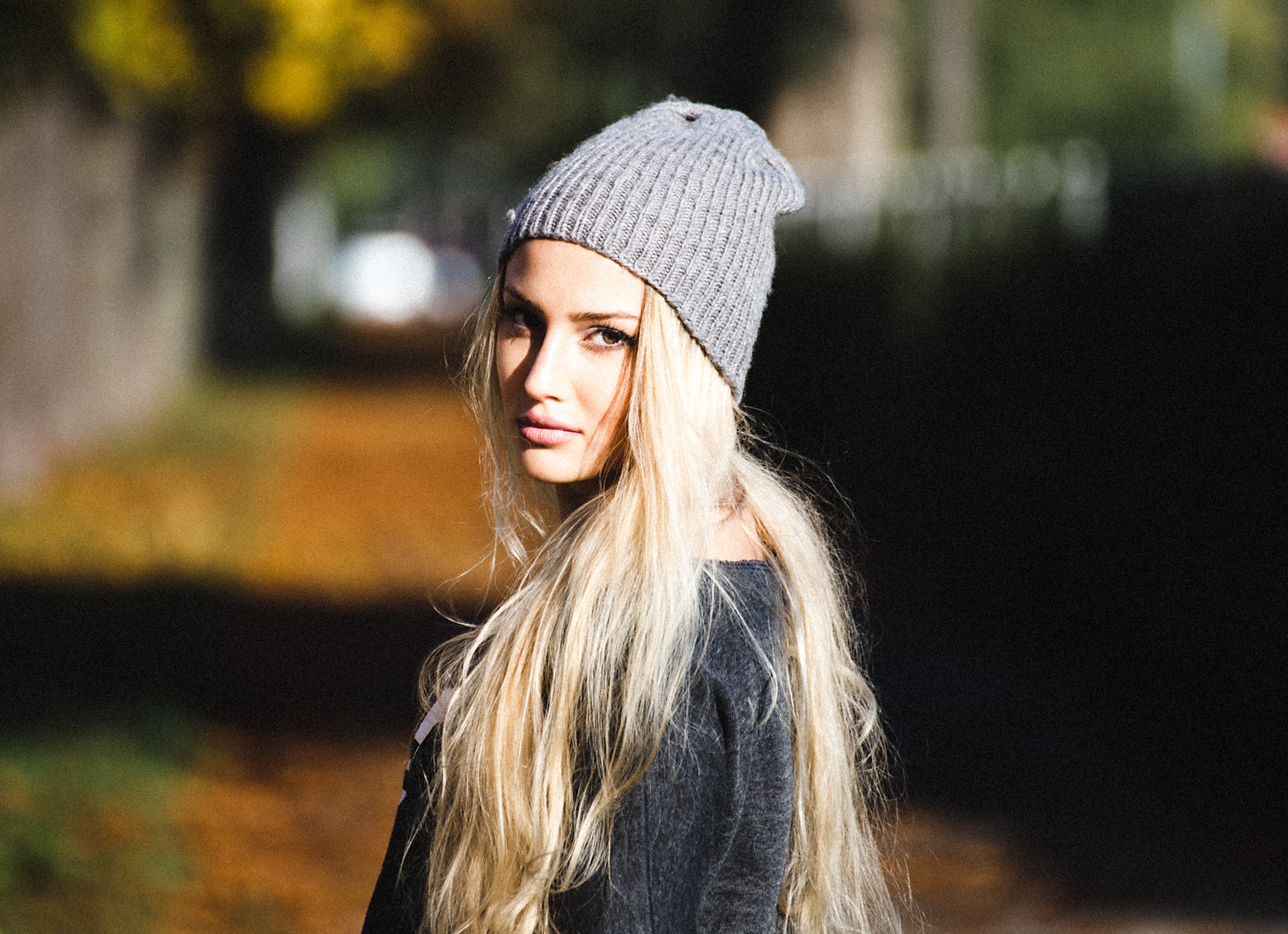 Free download wallpaper Blonde, Hat, Model, Women, Brown Eyes, Depth Of Field on your PC desktop