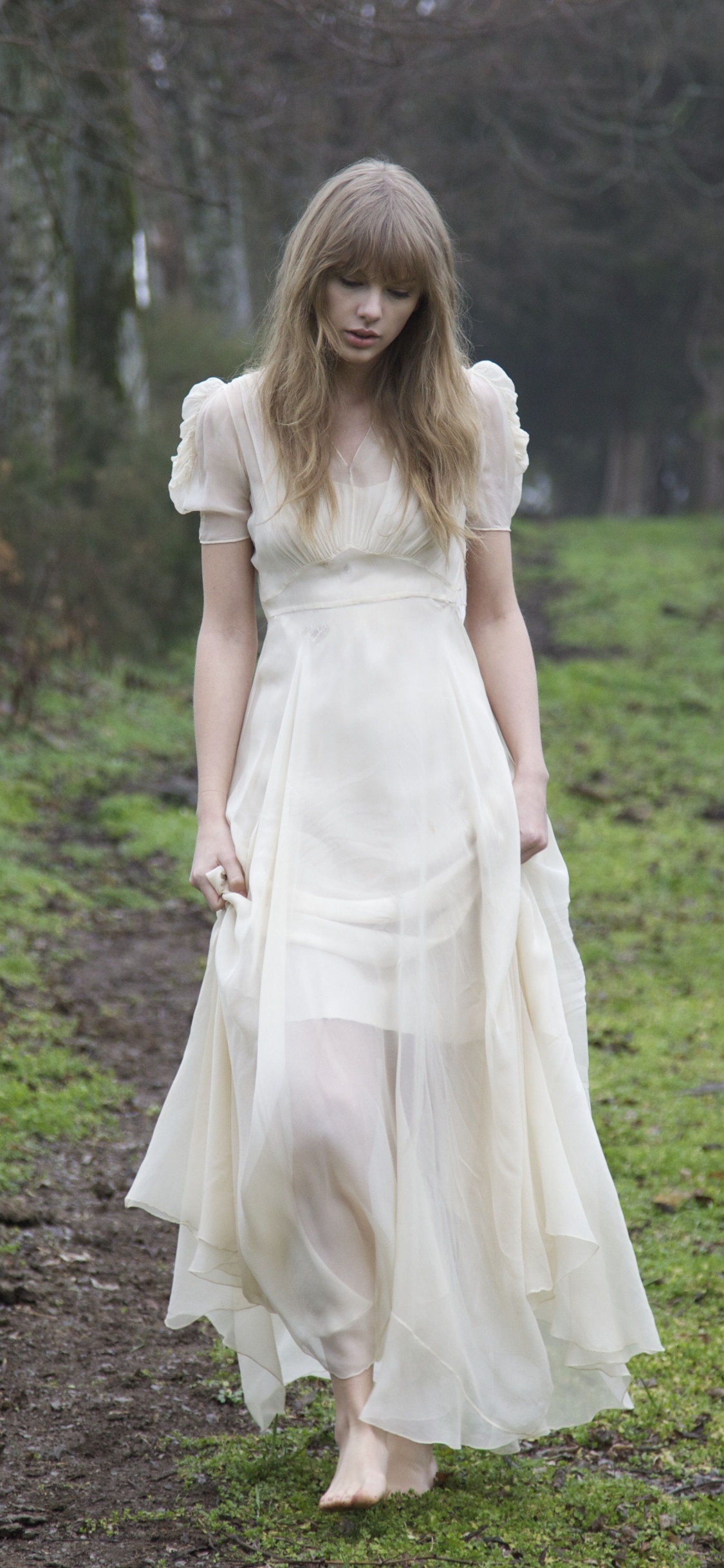 Download mobile wallpaper Music, Singer, Blonde, American, Taylor Swift, White Dress for free.