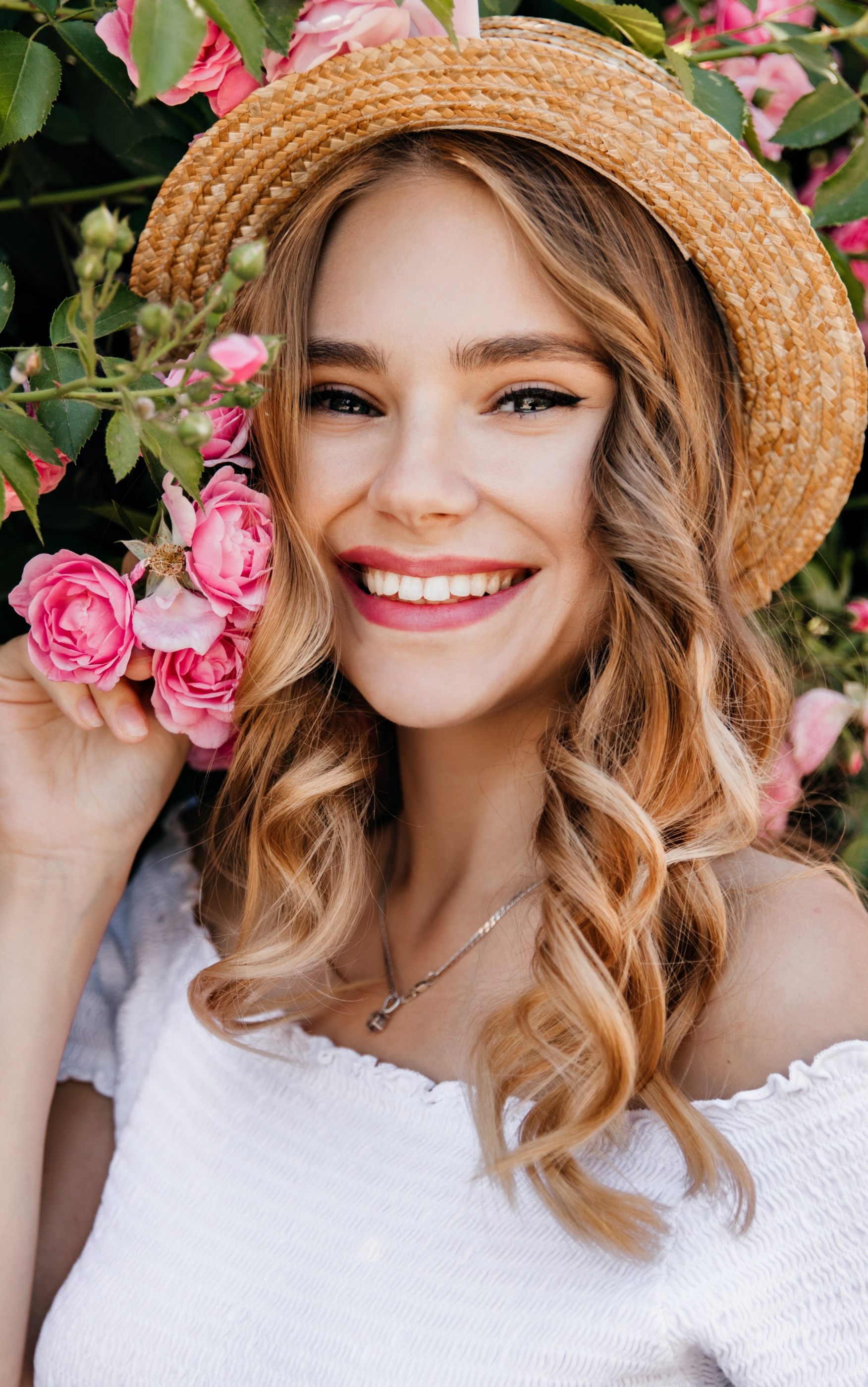 Download mobile wallpaper Smile, Hat, Model, Women, Pink Flower for free.