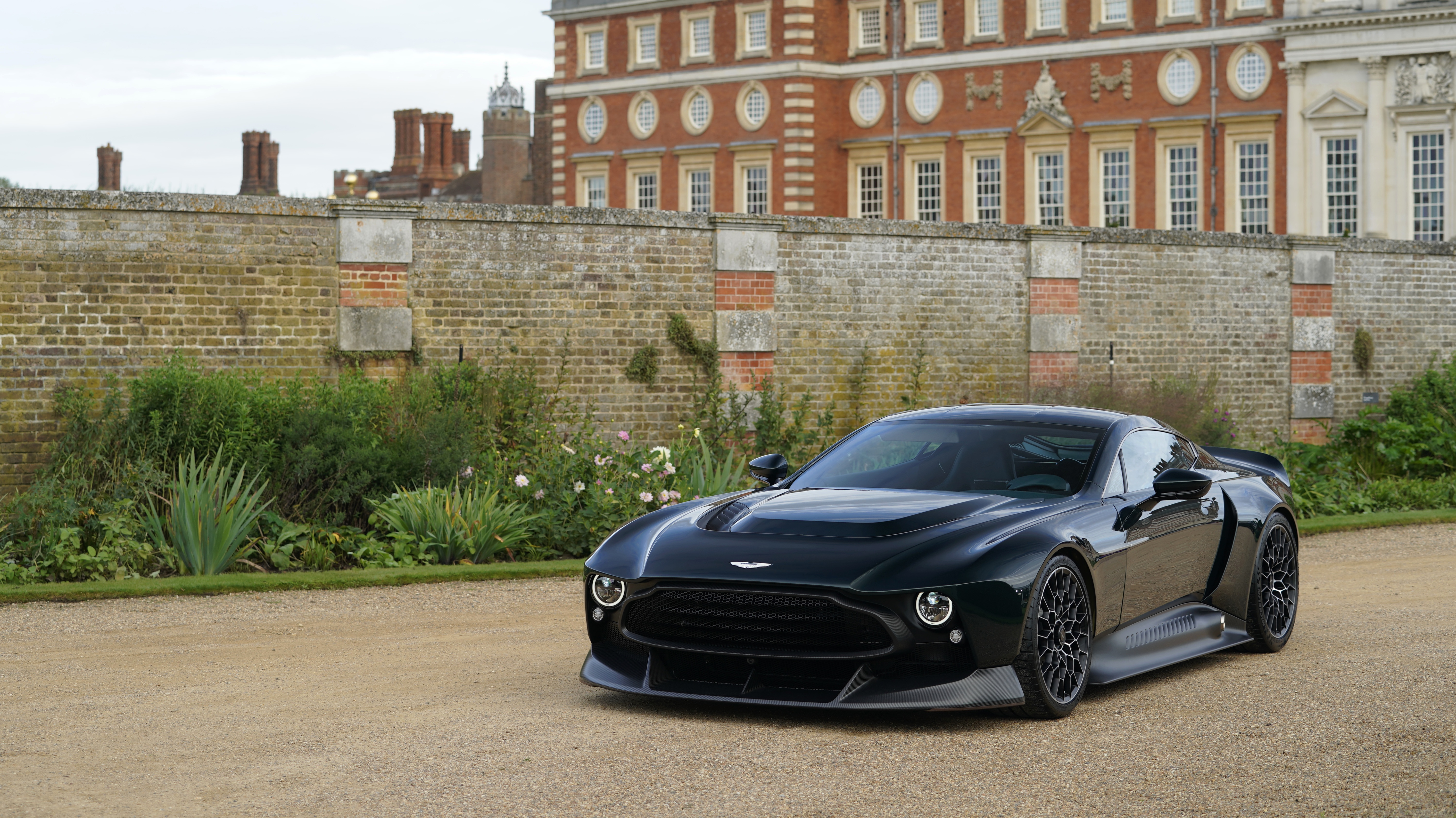 Laden Sie Aston Martin Victor HD-Desktop-Hintergründe herunter