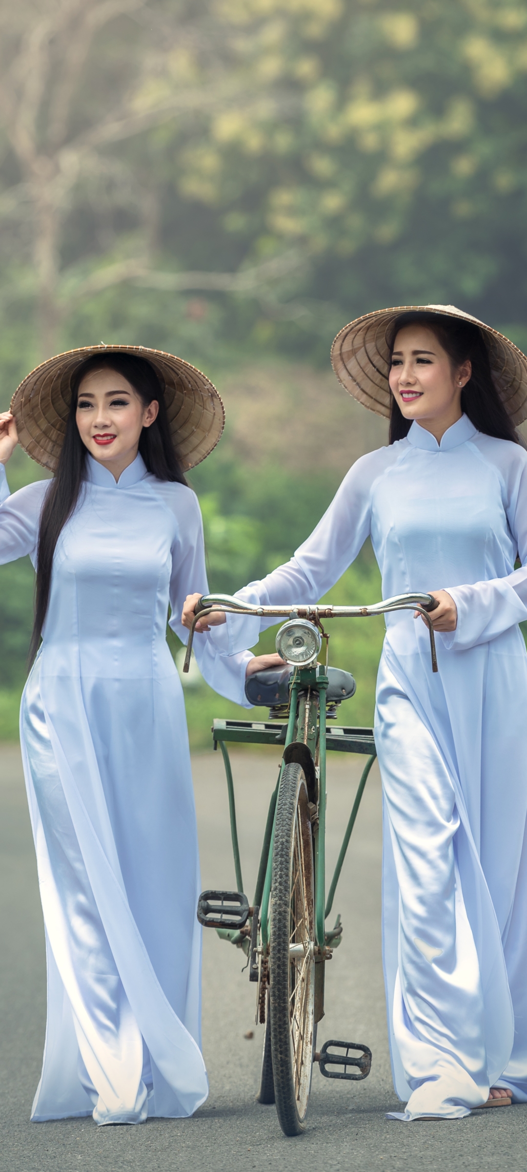 Handy-Wallpaper Kleid, Modell, Frauen, Asiatinnen, Asiatischer Konischer Hut kostenlos herunterladen.