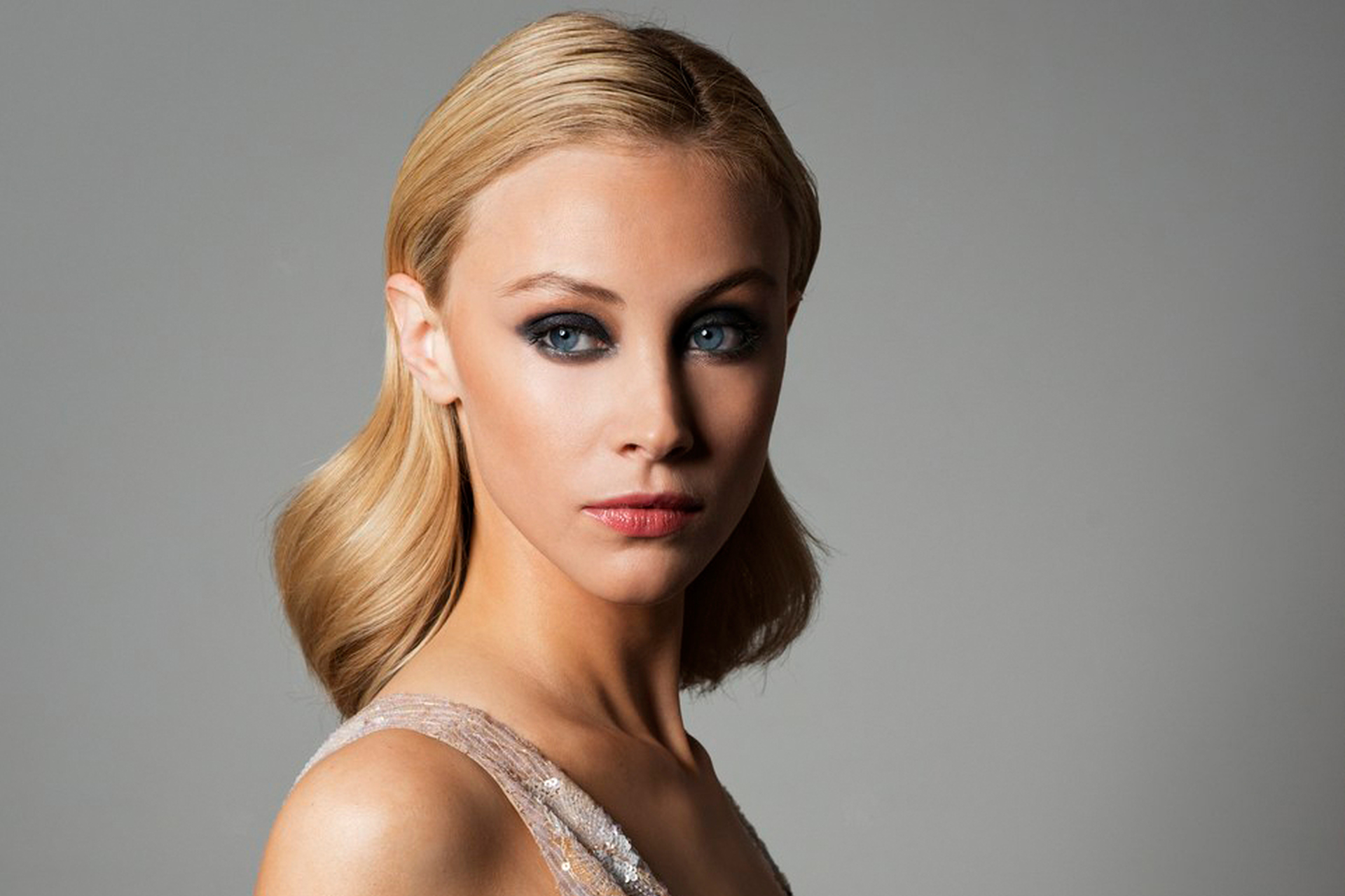 Download mobile wallpaper Blonde, Face, Blue Eyes, Celebrity, Actress, Sarah Gadon for free.