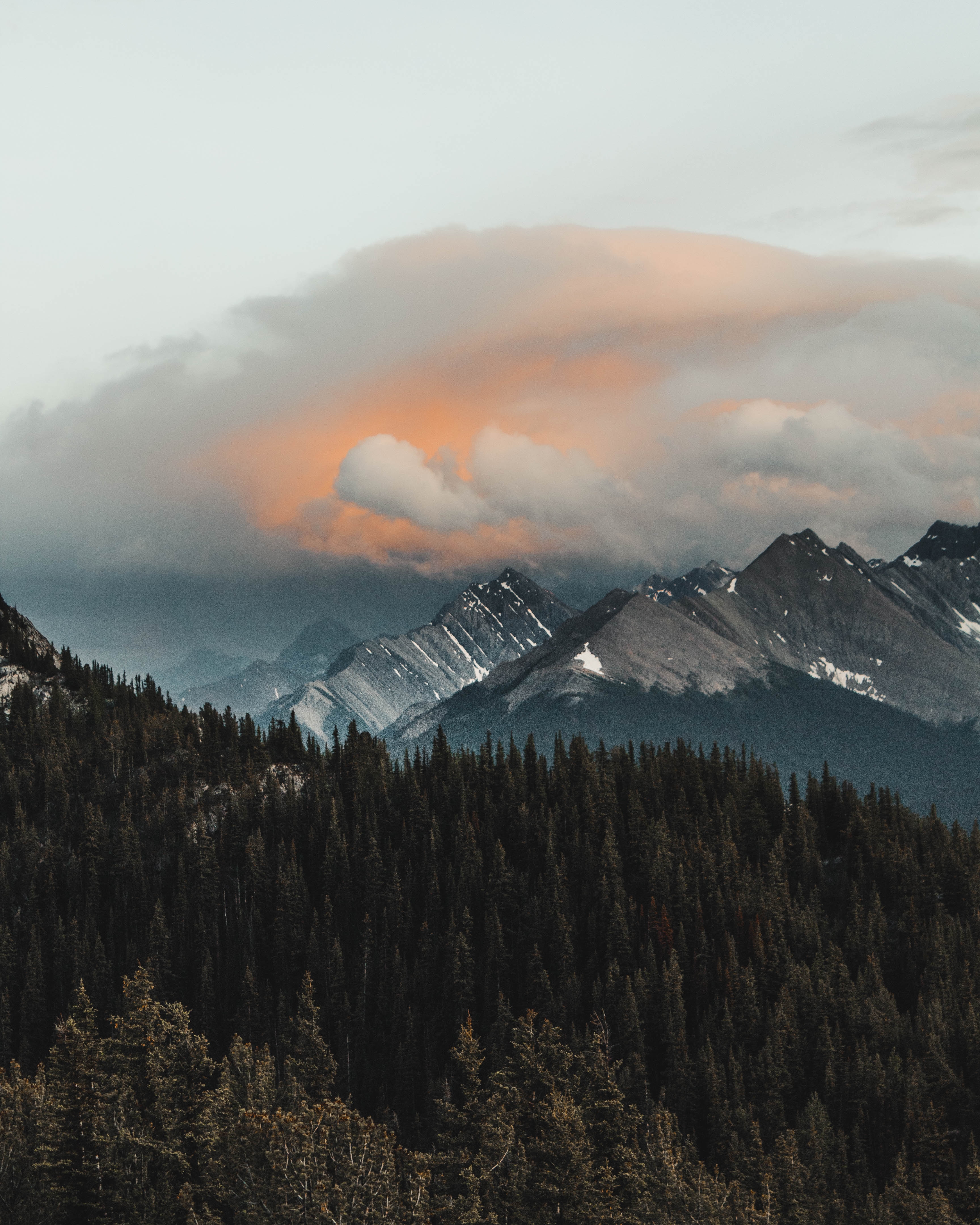 Laden Sie das Natur, Wald, Gebirge, Bergkette, Mountains, Clouds, Landschaft-Bild kostenlos auf Ihren PC-Desktop herunter