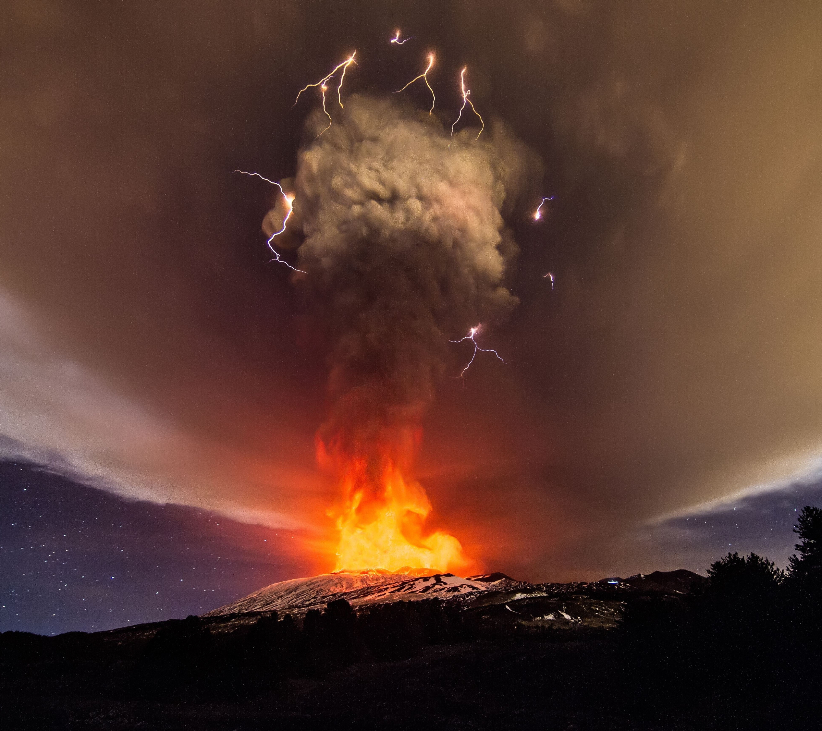 Free download wallpaper Fire, Lightning, Earth, Cloud, Volcano, Volcanoes on your PC desktop