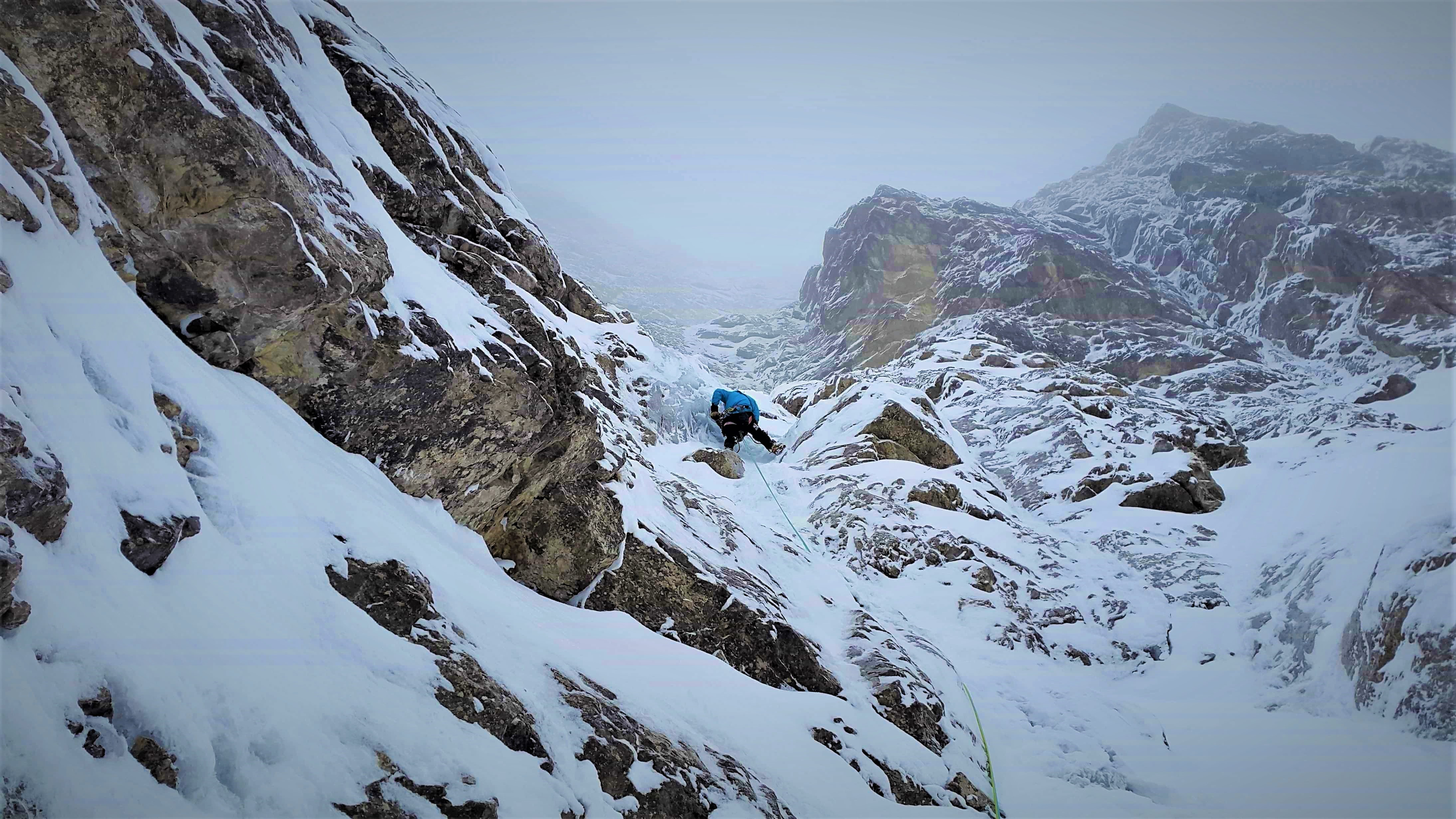875772 télécharger l'image des sports, alpinisme, escalade en montagne, montagne, neiger, hiver - fonds d'écran et économiseurs d'écran gratuits