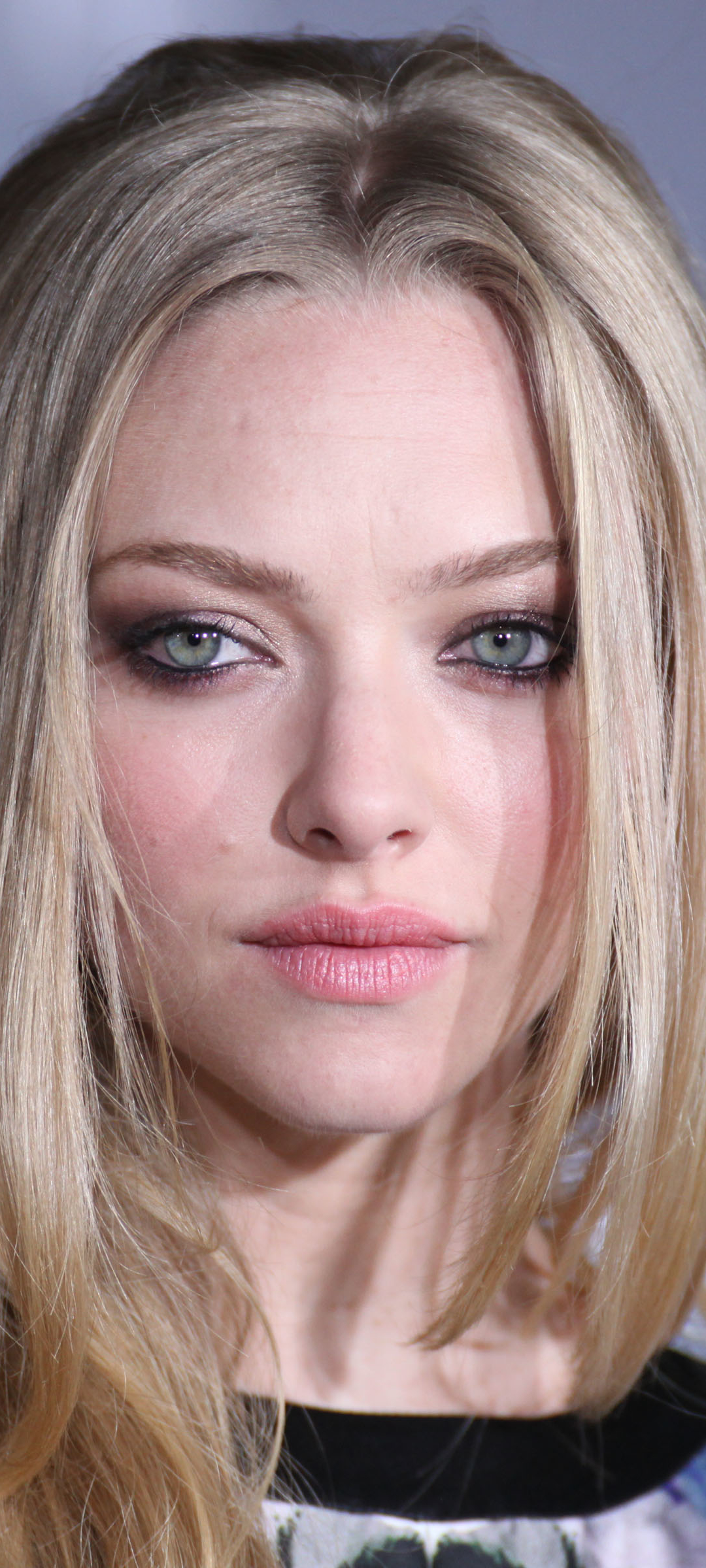 Descarga gratuita de fondo de pantalla para móvil de Celebridades, Amanda Seyfried.