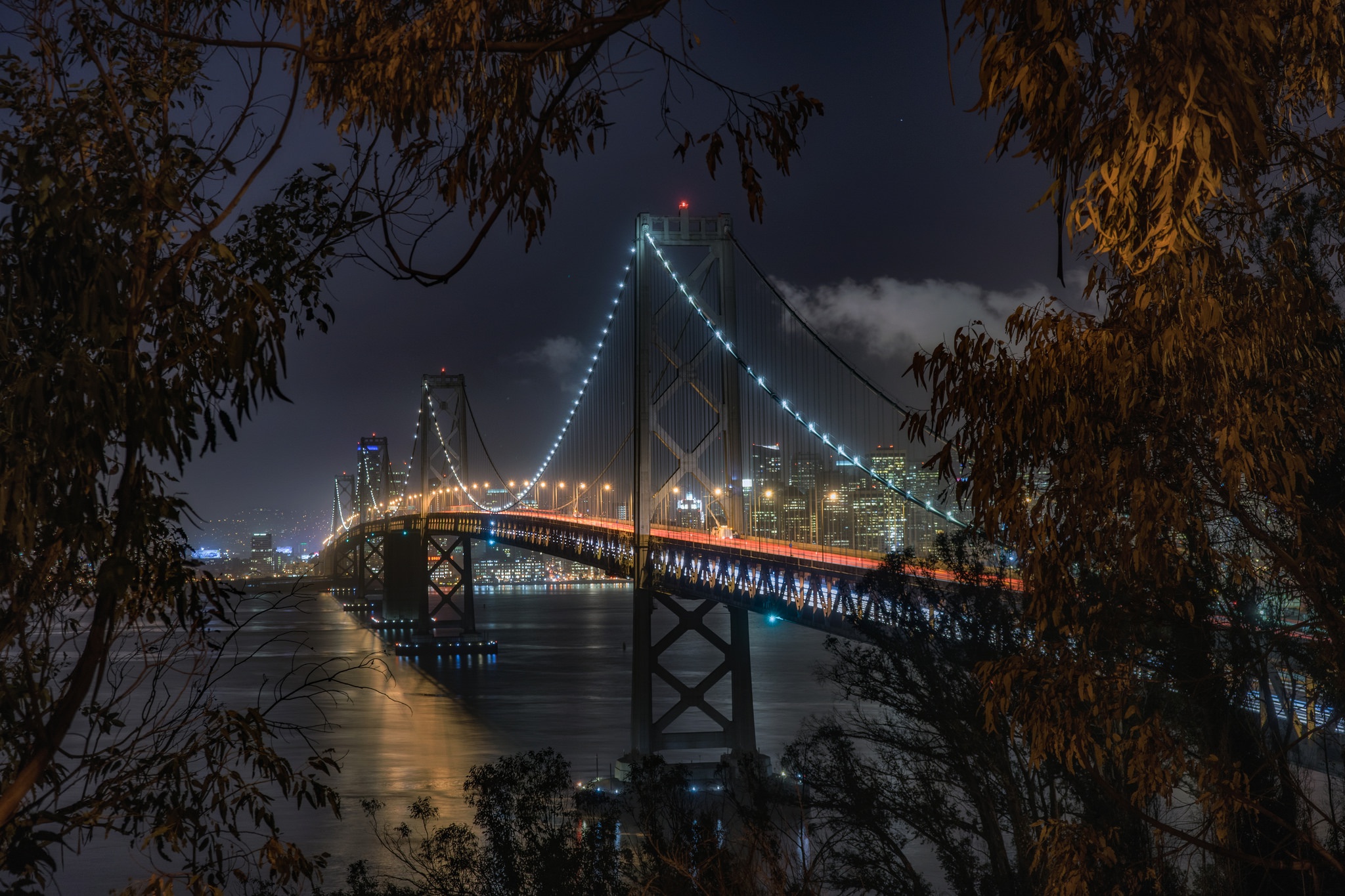 Скачать обои бесплатно Мосты, Ночь, Свет, Мост, Сан Франциско, Бэй Бридж, Сделано Человеком картинка на рабочий стол ПК