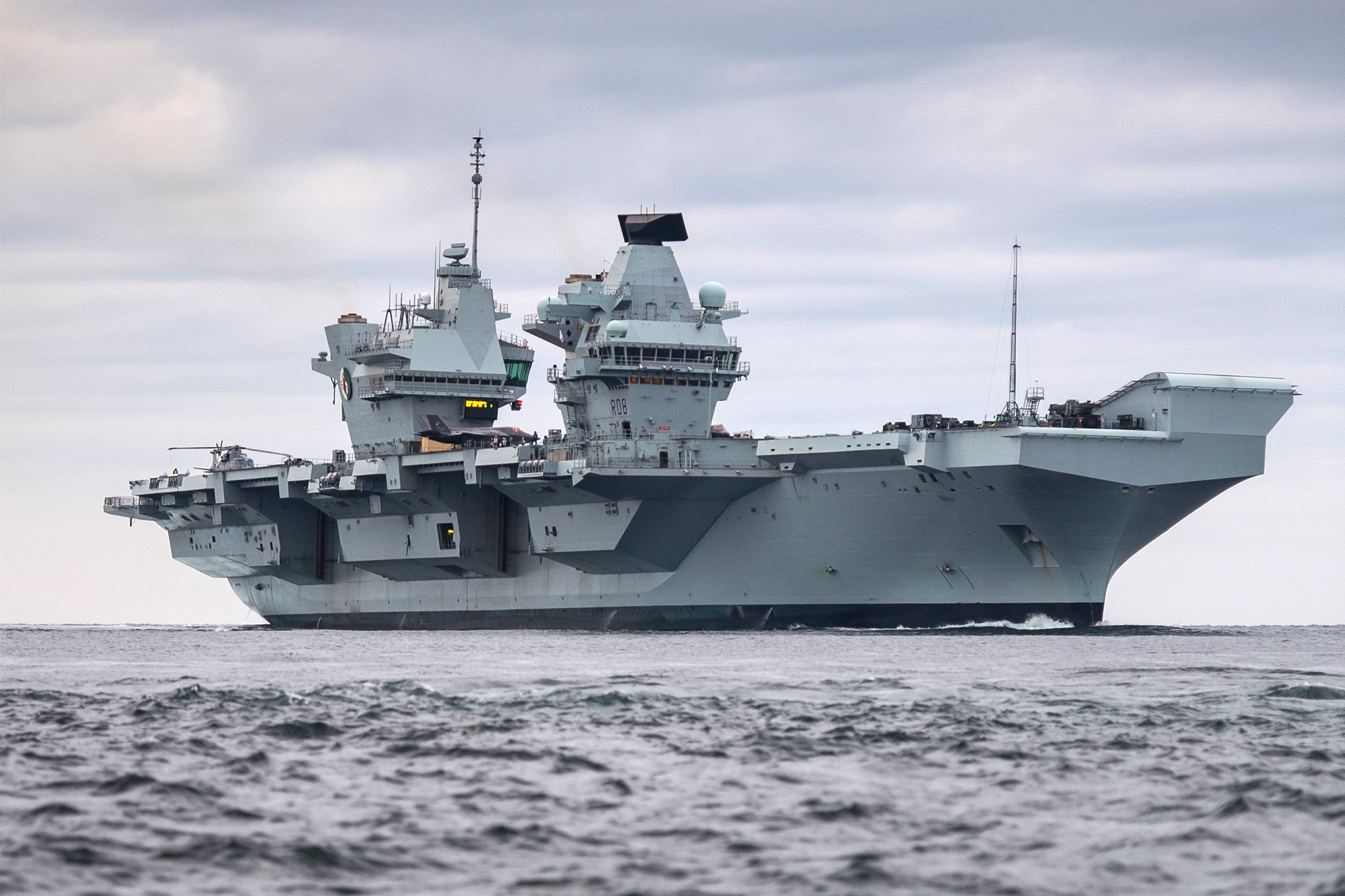 Завантажити шпалери Hms Queen Elizabeth (R08) на телефон безкоштовно