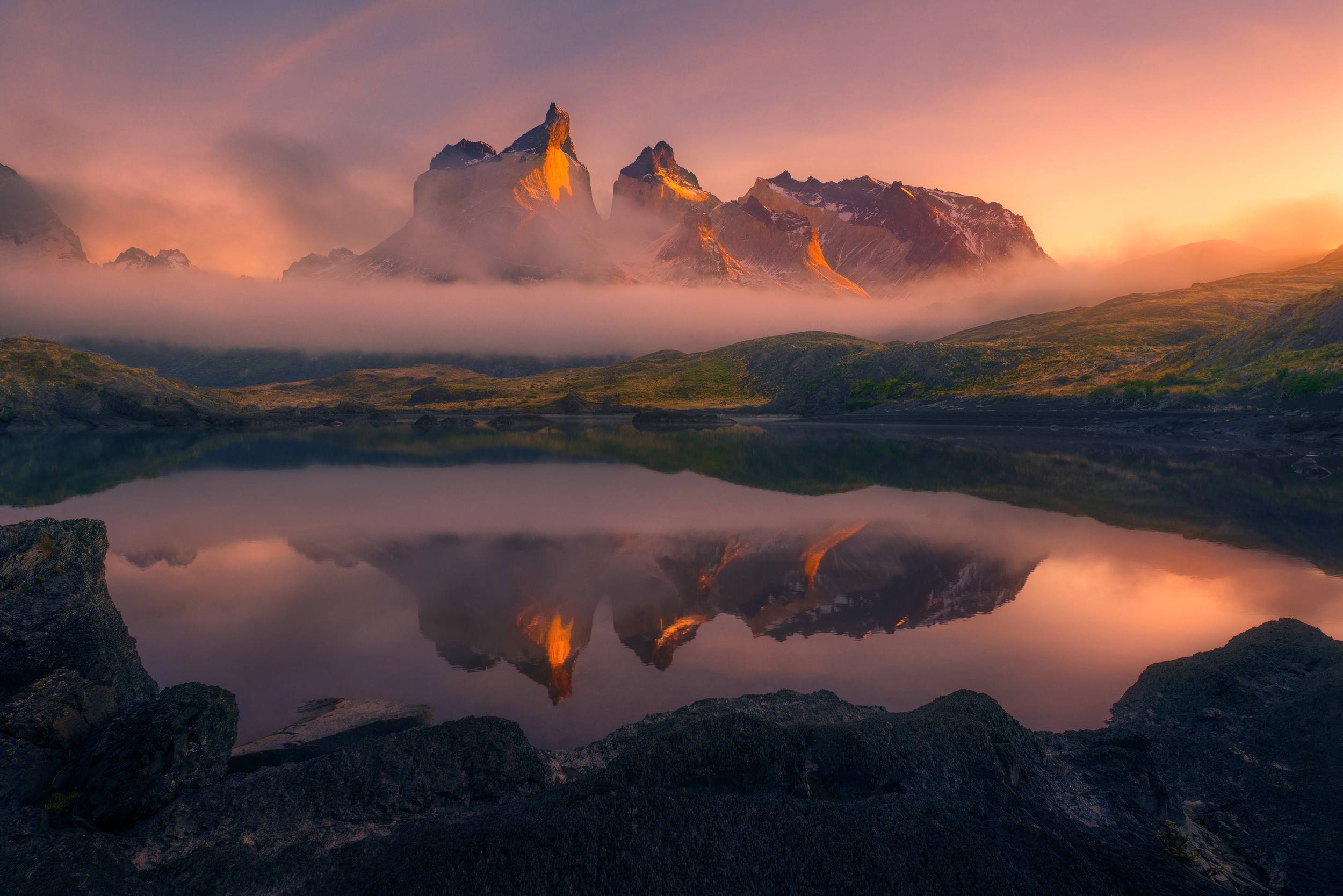 1063334 descargar fondo de pantalla tierra/naturaleza, reflejo, andes, niebla, lago, patagonia: protectores de pantalla e imágenes gratis