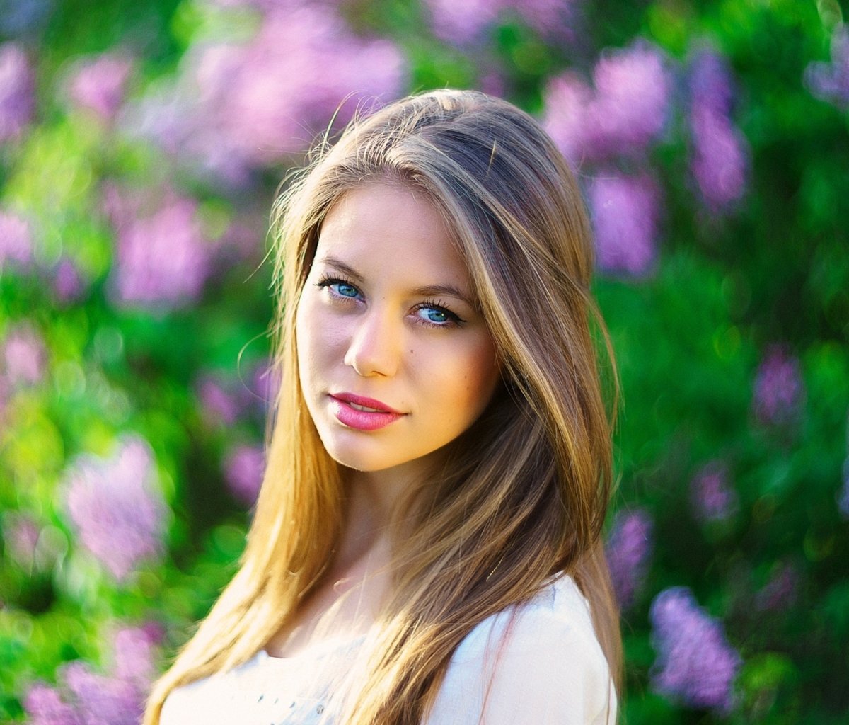 Handy-Wallpaper Bokeh, Blond, Gesicht, Modell, Frauen, Blaue Augen, Blondinen kostenlos herunterladen.