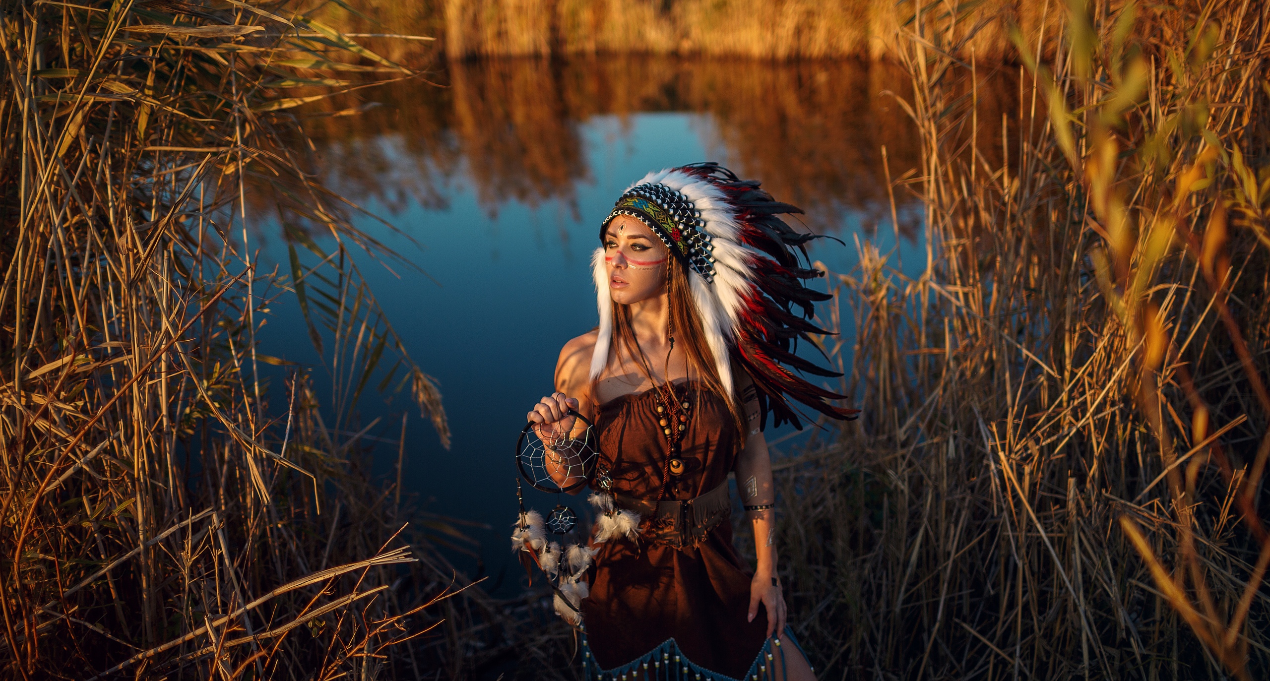 dreamcatcher, depth of field, women, native american, feather, headdress, model, redhead