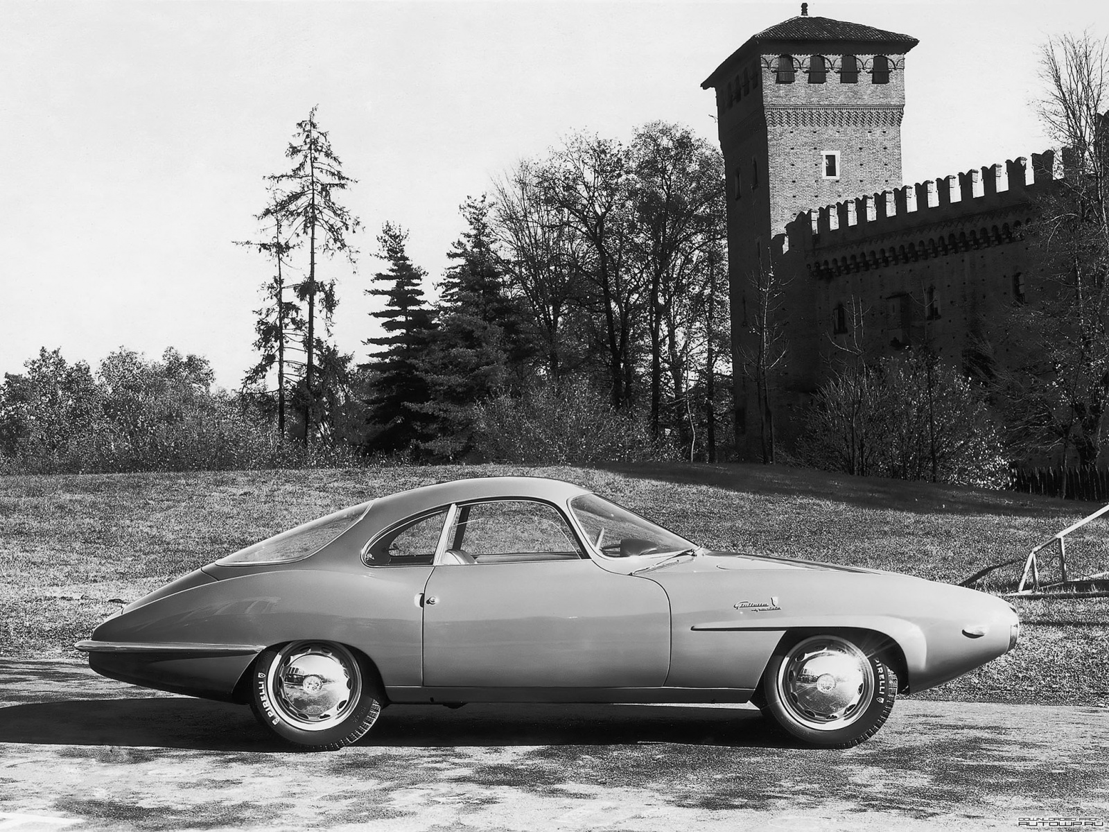 Популярні заставки і фони Alfa Romeo Giulietta Sprint Speciale на комп'ютер