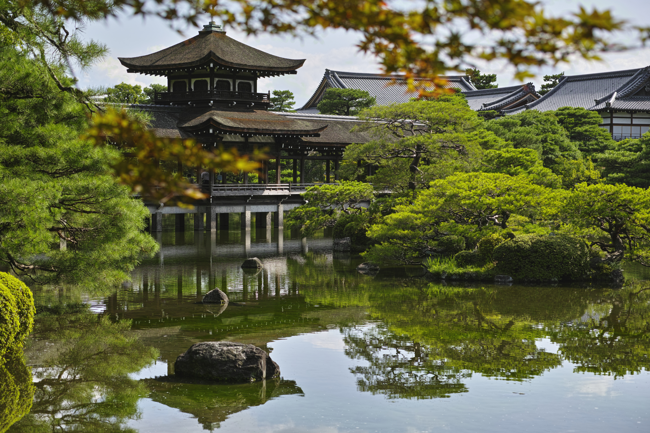 Laden Sie das Städte, Pagode, Garten, Japan, Teich, Pavillon, Menschengemacht, Kyōto-Bild kostenlos auf Ihren PC-Desktop herunter