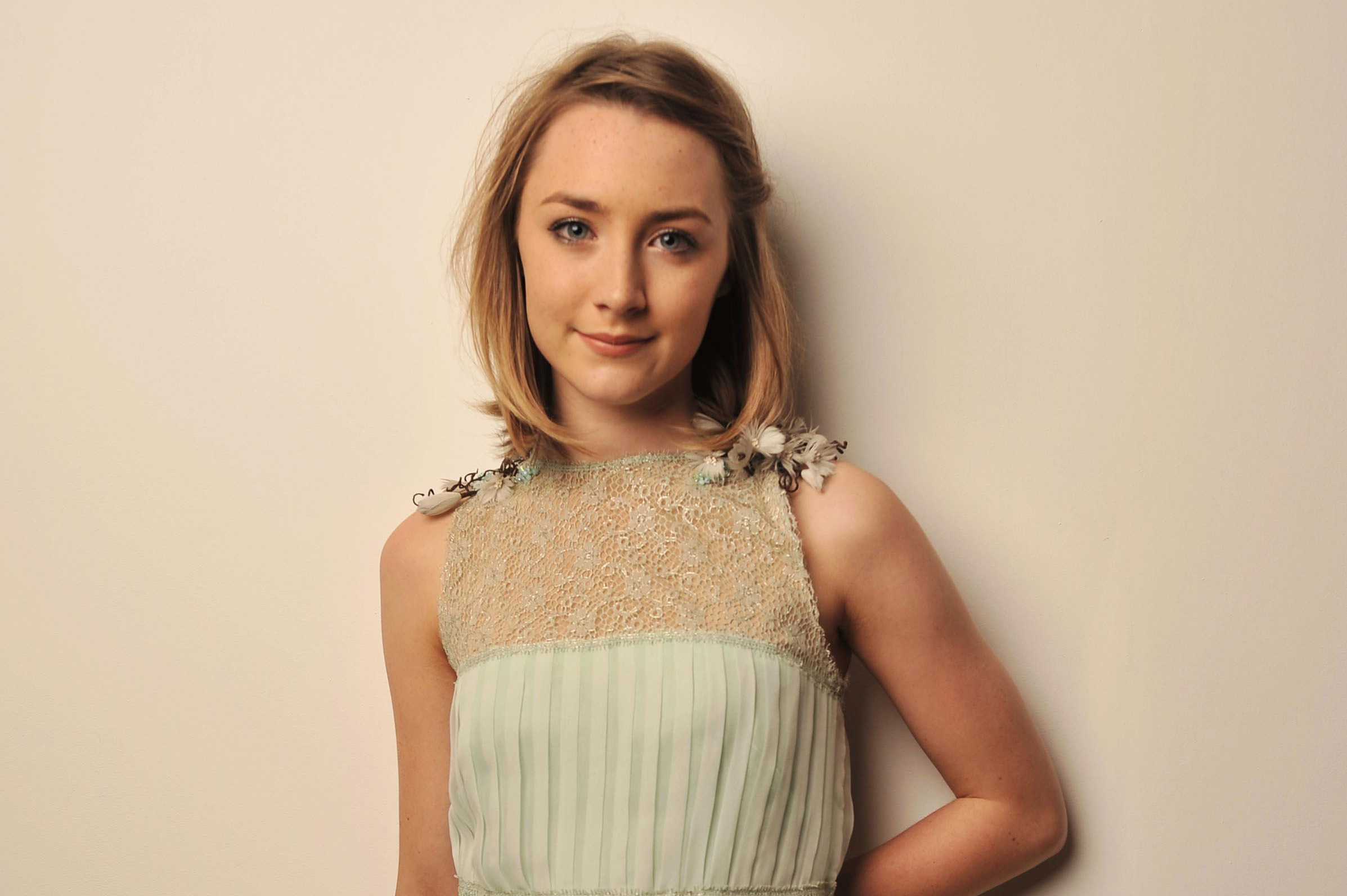 Download mobile wallpaper Blonde, Blue Eyes, Celebrity, Actress, Saoirse Ronan for free.