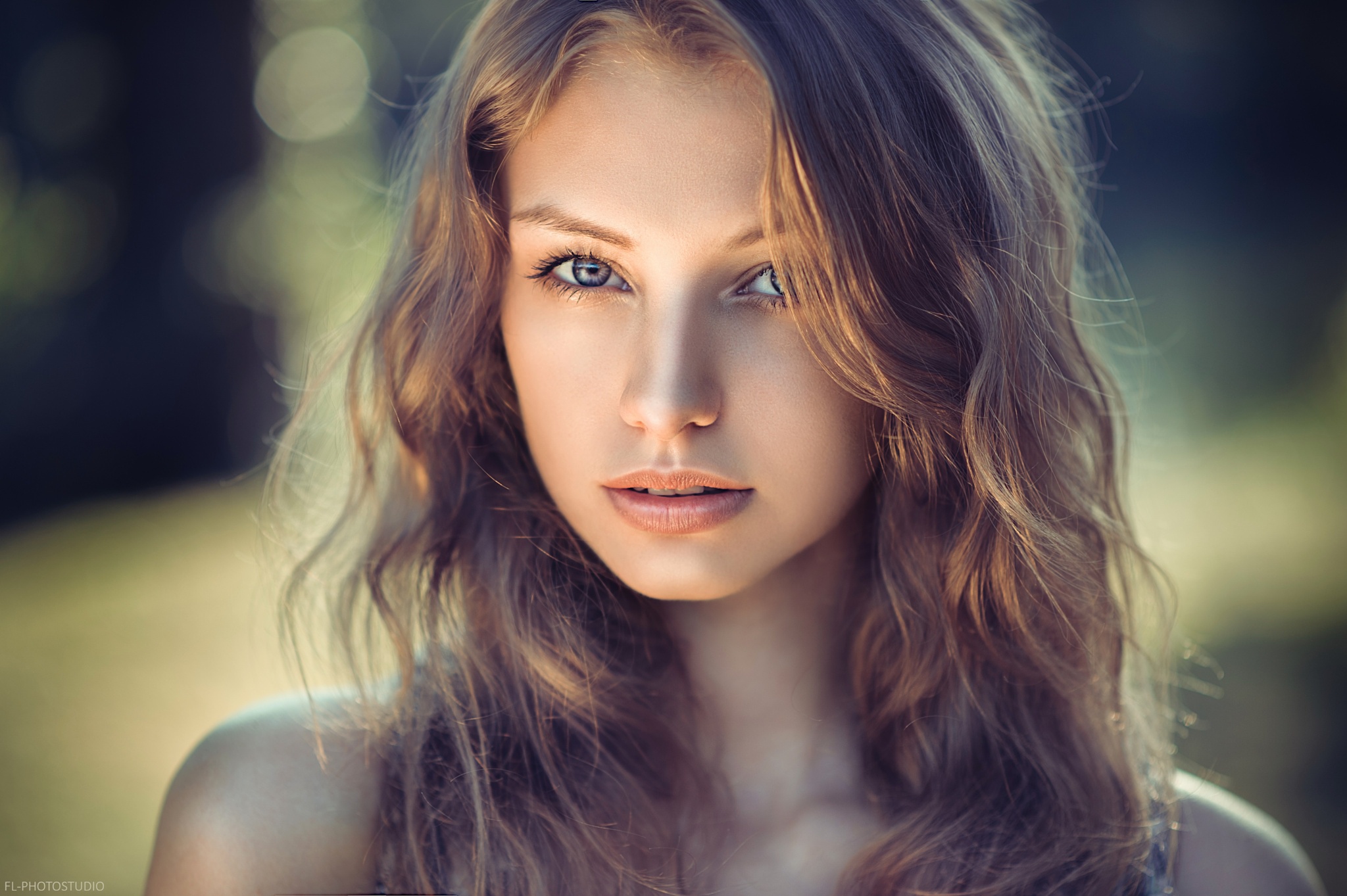 Download mobile wallpaper Face, Brunette, Sunny, Model, Women, Blue Eyes for free.