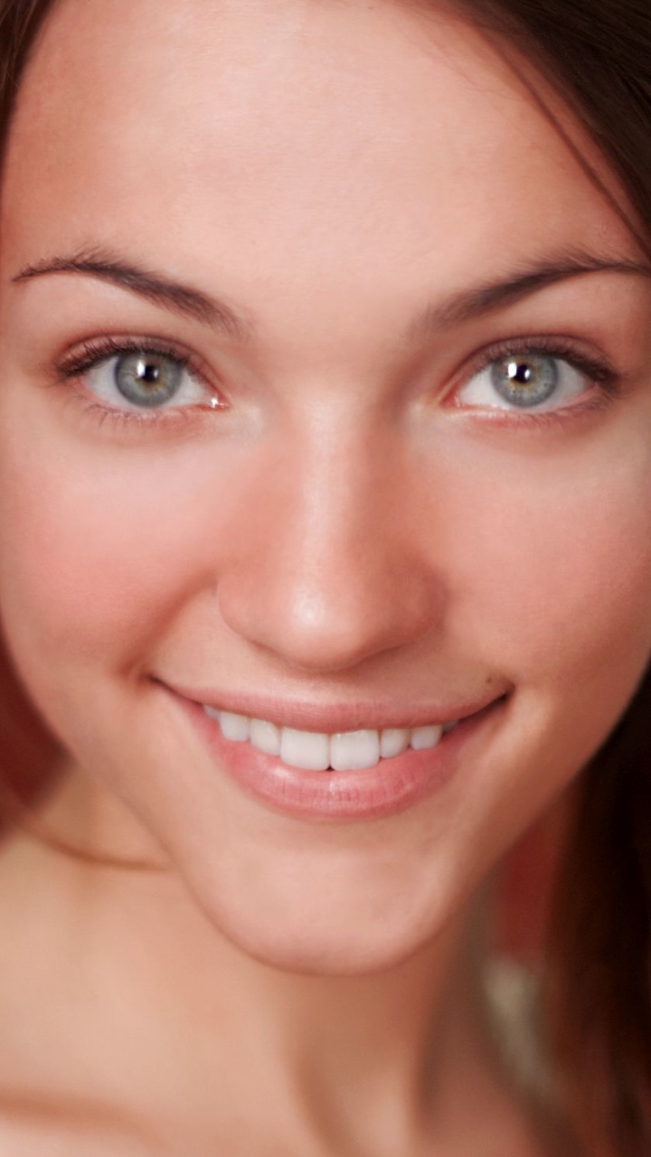 Download mobile wallpaper Face, Blue Eyes, Celebrity, Actress, Violett Beane for free.