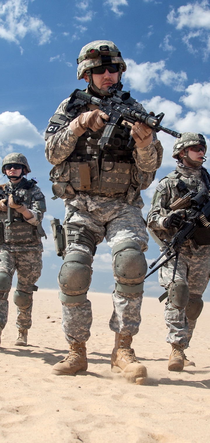 Baixar papel de parede para celular de Areia, Deserto, Arma, Militar, Soldado, Fuzil De Assalto, Rifle De Assalto gratuito.